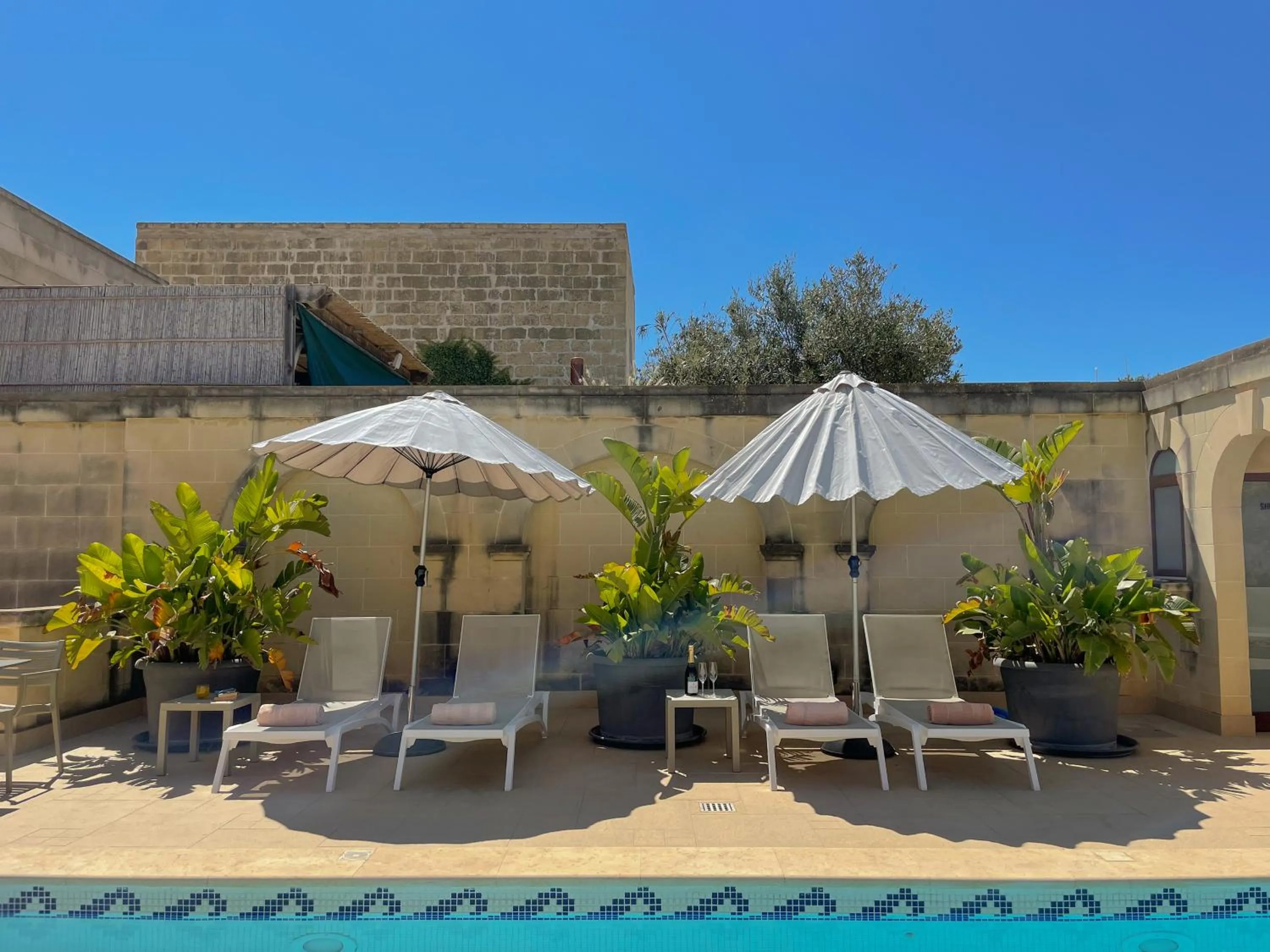 Swimming pool in IL-Gardjola Bed and Breakfast