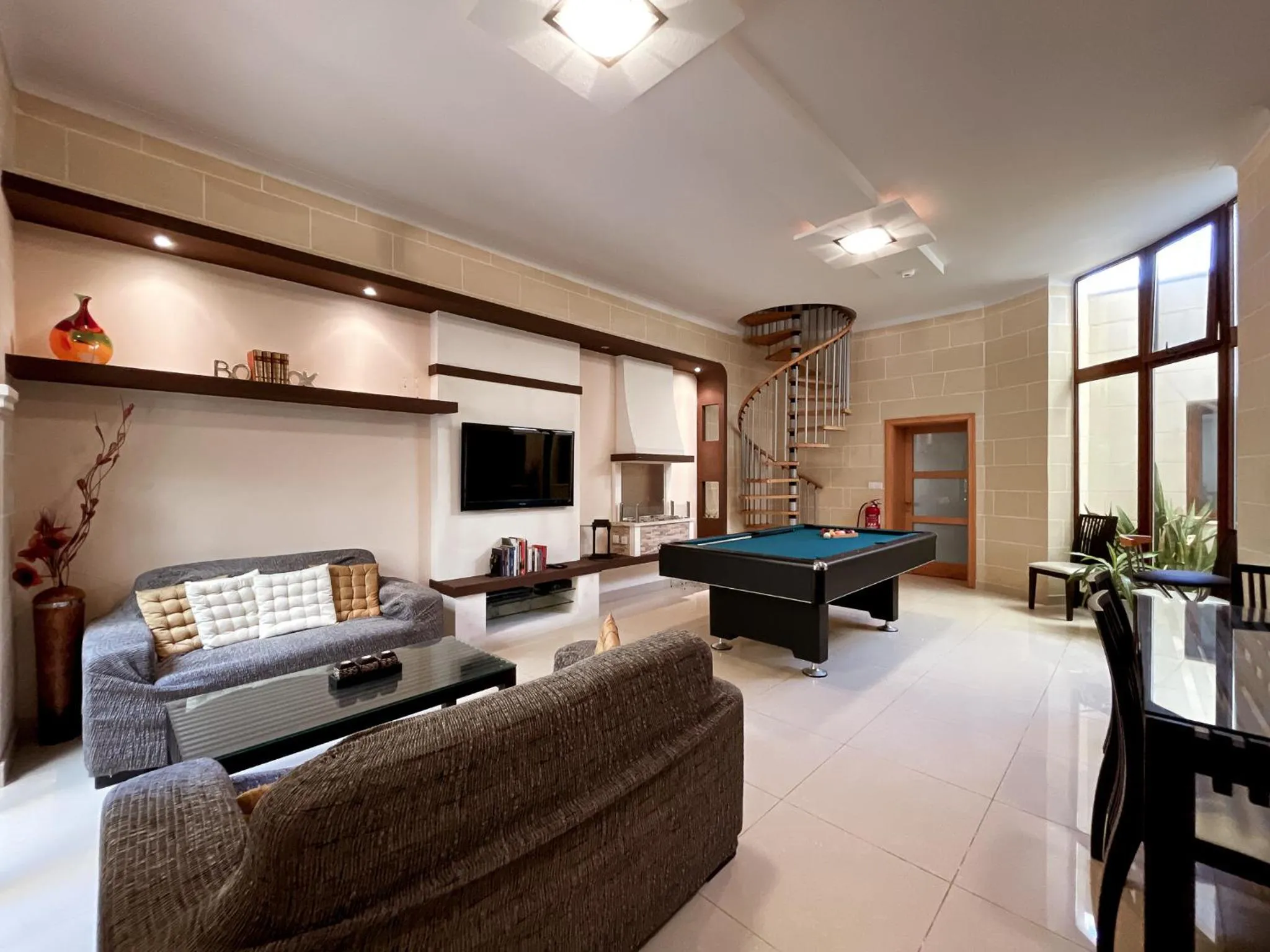 Billiard in IL-Gardjola Bed and Breakfast