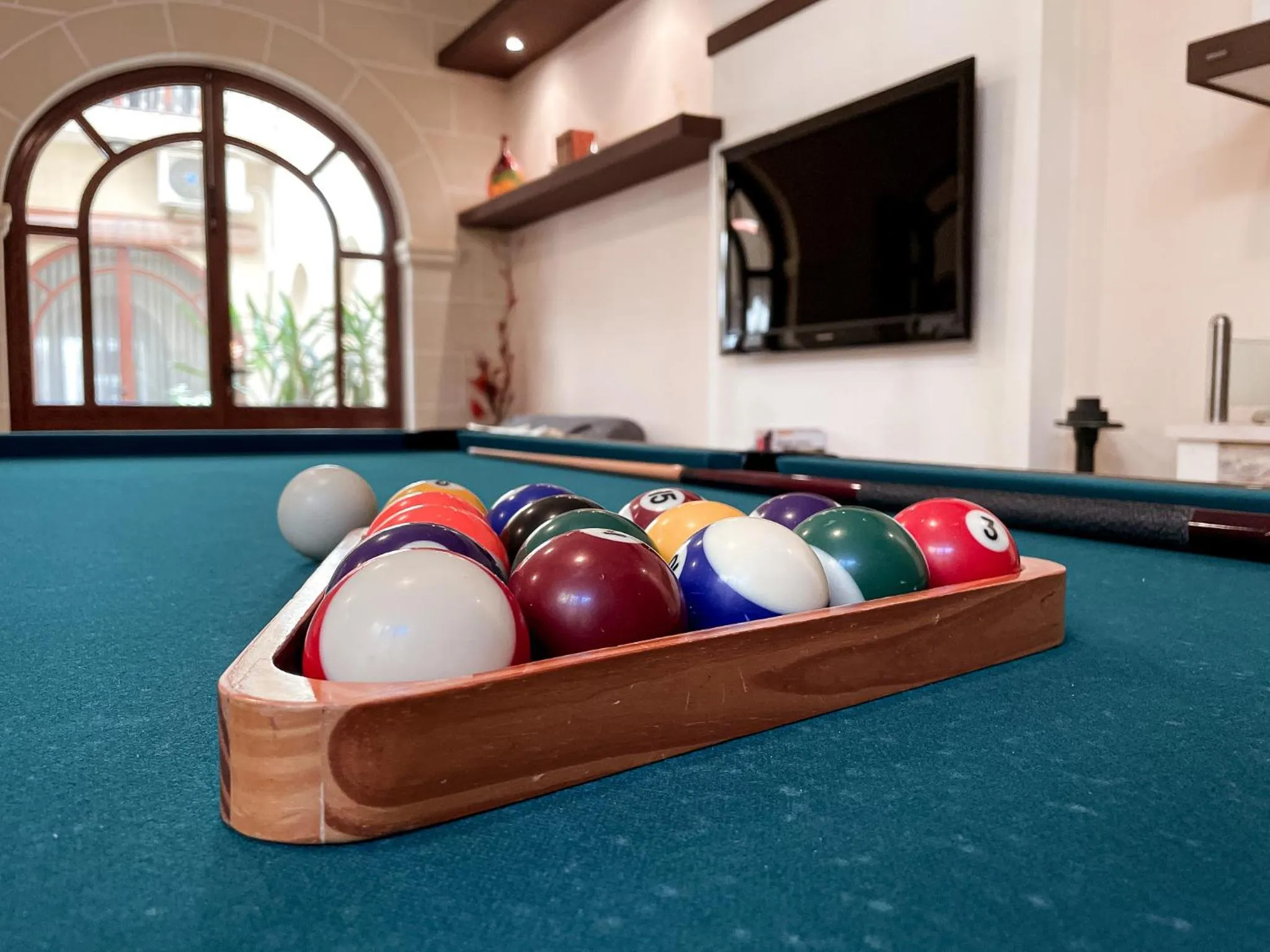 Billiard in IL-Gardjola Bed and Breakfast