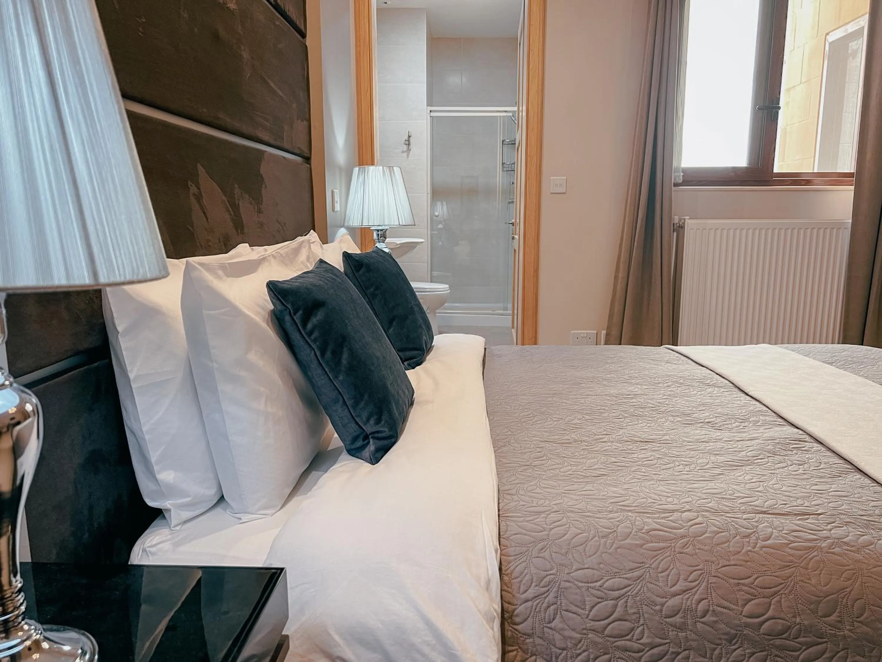 Bedroom, Bed in IL-Gardjola Bed and Breakfast