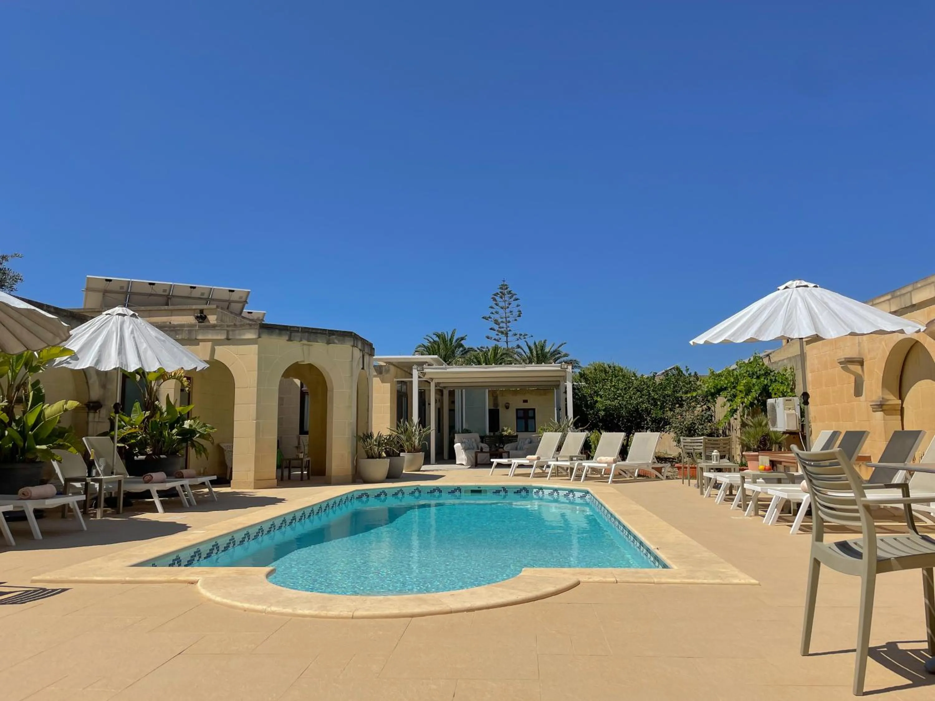 Swimming pool in IL-Gardjola Bed and Breakfast