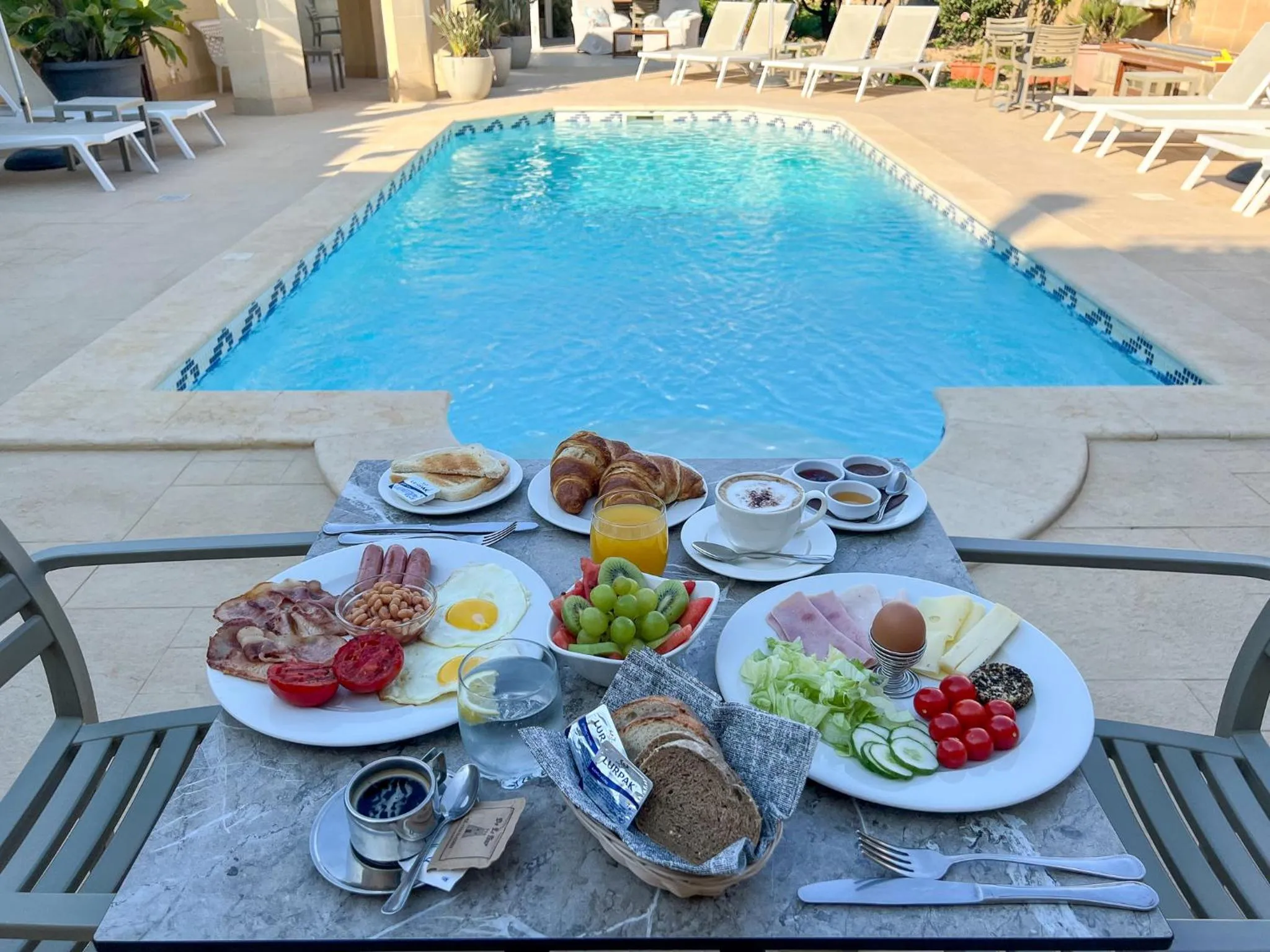 Breakfast in IL-Gardjola Bed and Breakfast