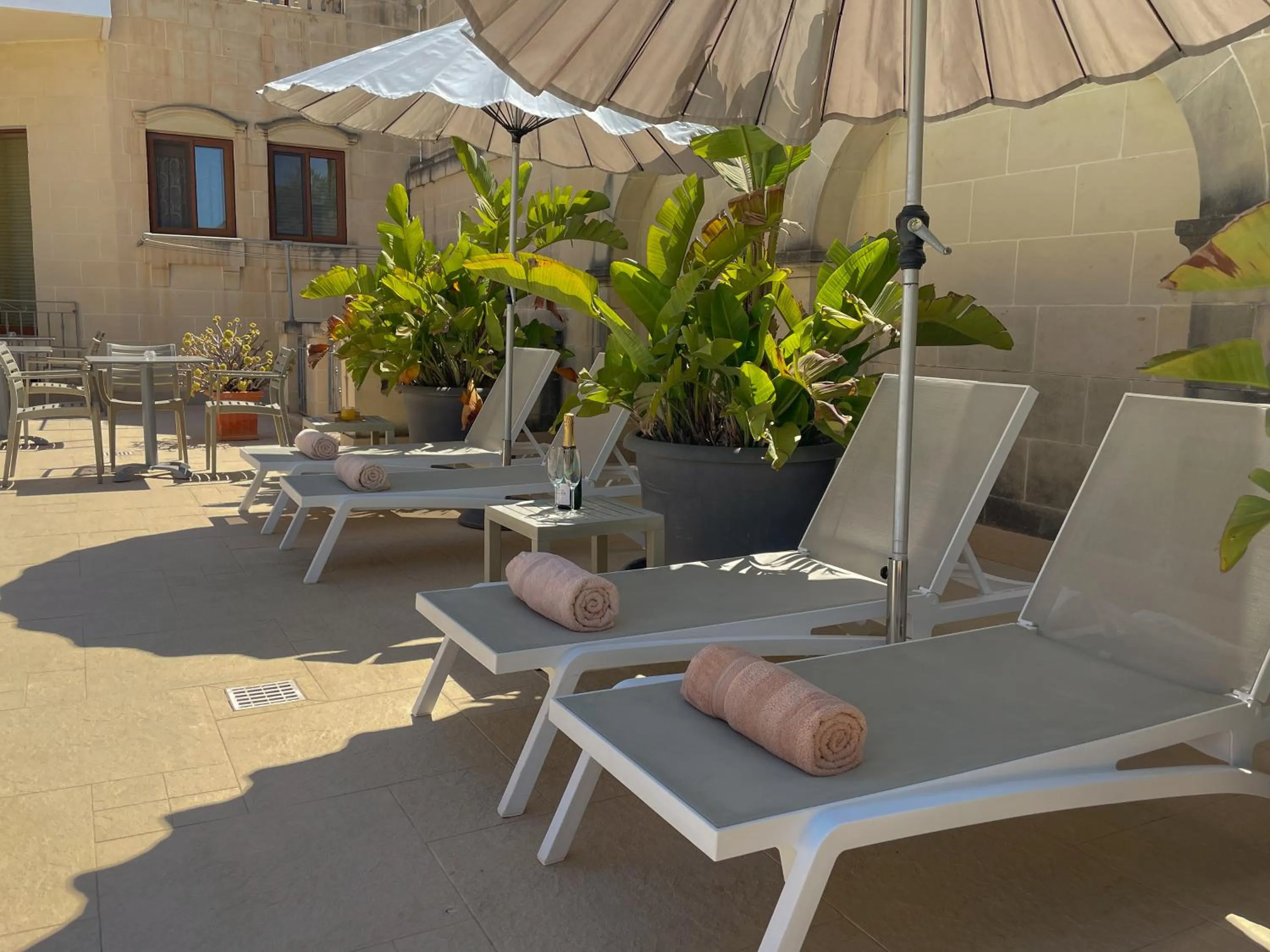 Swimming pool in IL-Gardjola Bed and Breakfast