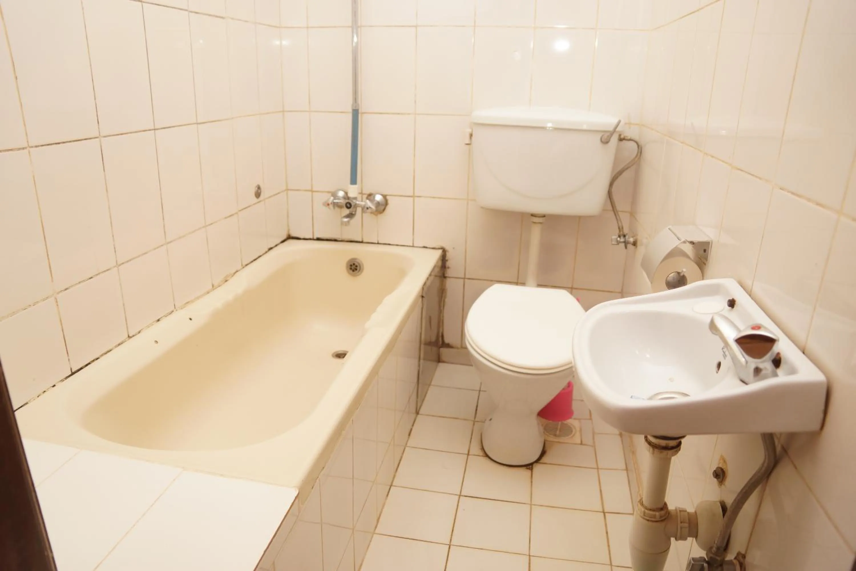 Shower in Florida Hotel Zaana Kampala