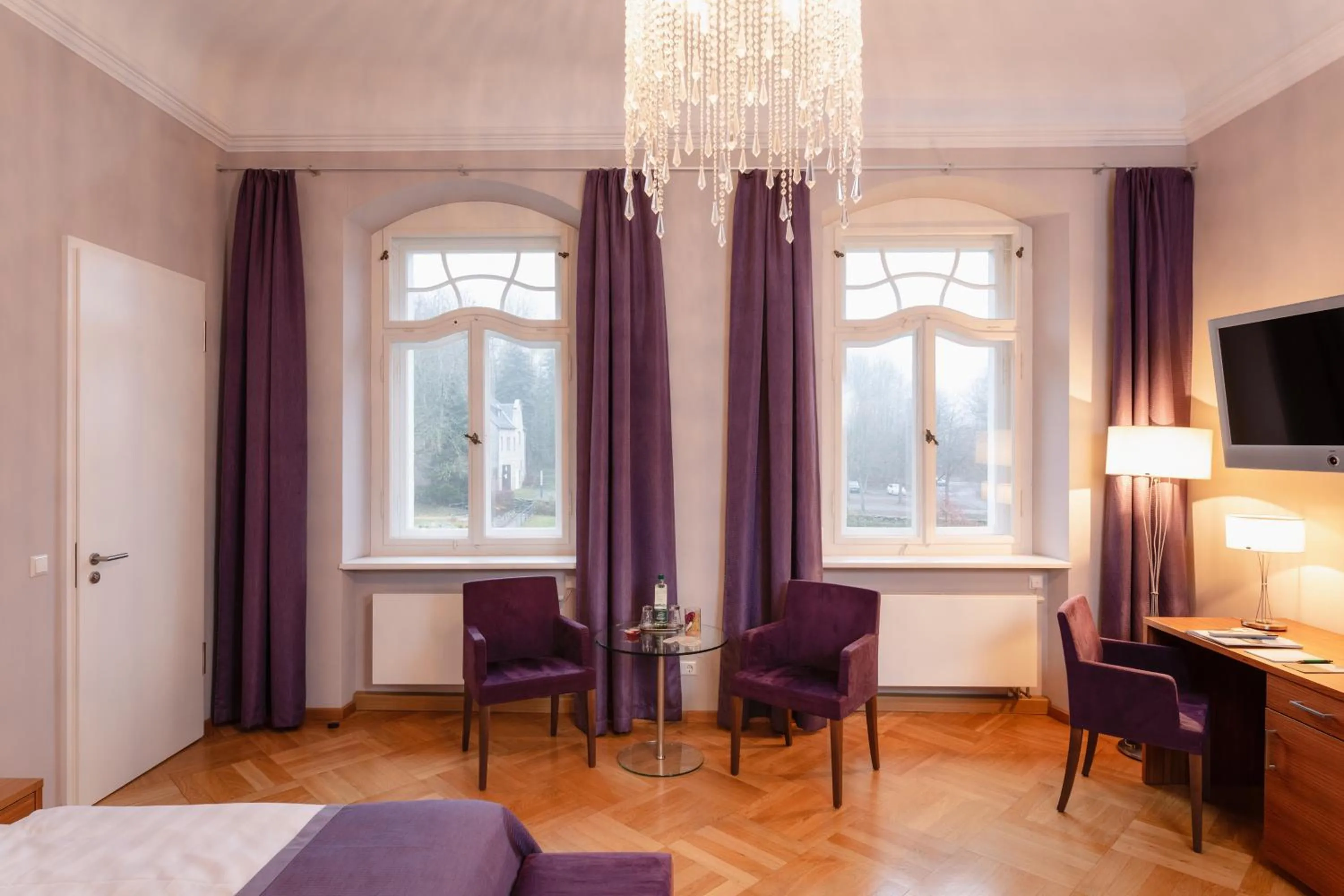 View (from property/room), Bed in Hotel Schloss Rabenstein