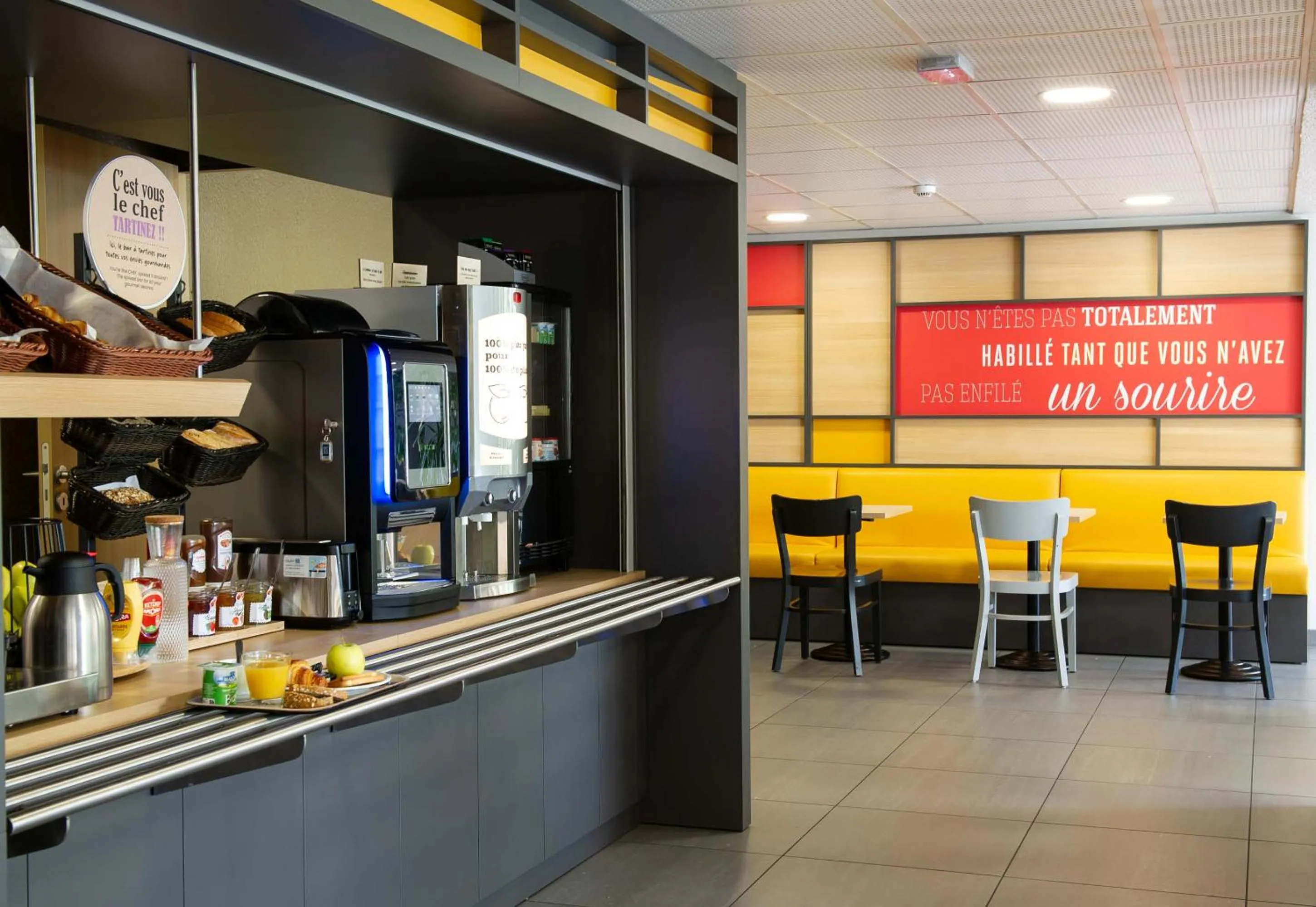 Restaurant/places to eat in B&B HOTEL Saint-Quentin