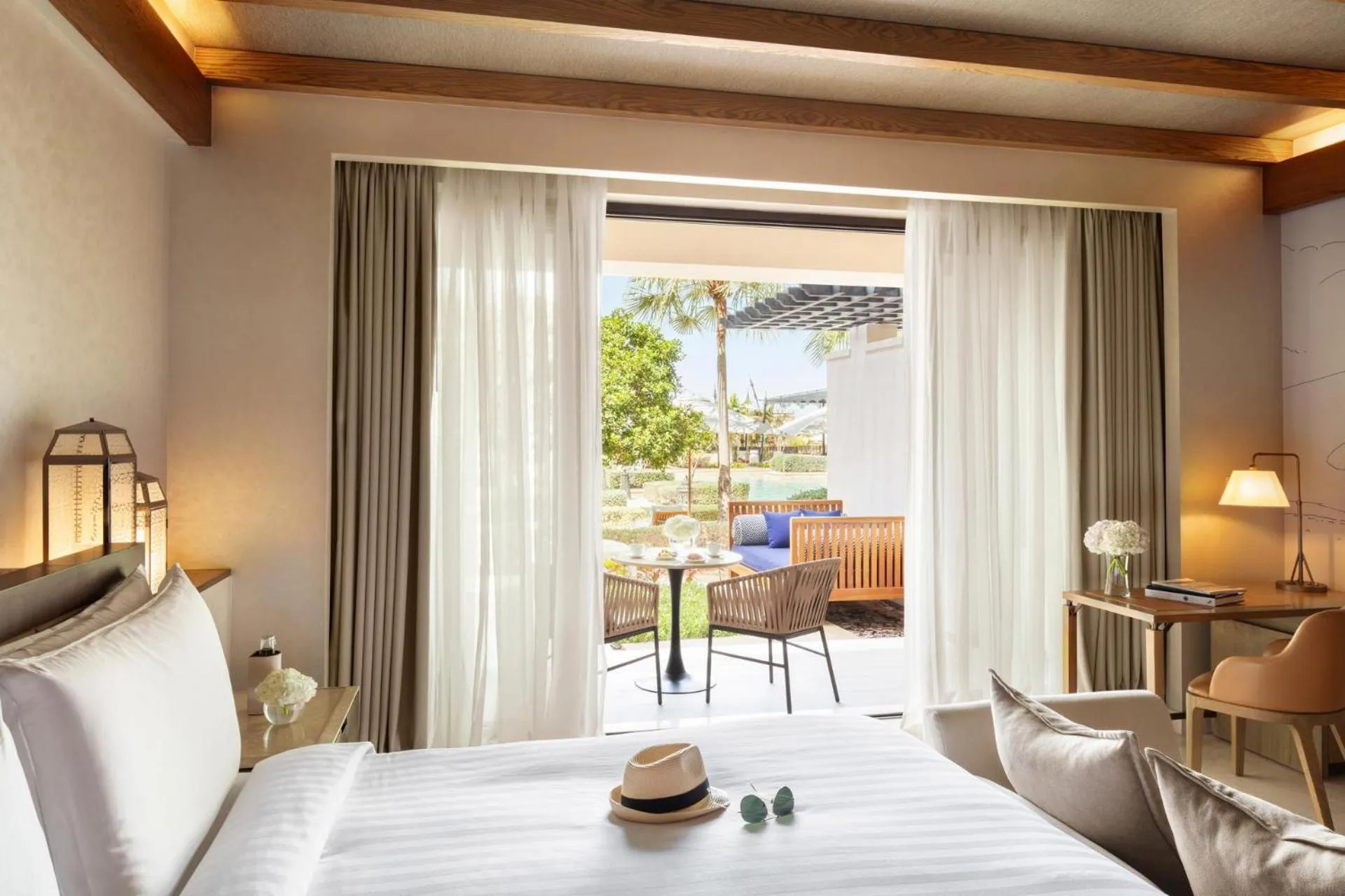 Bed in Jumeirah Al Naseem Dubai