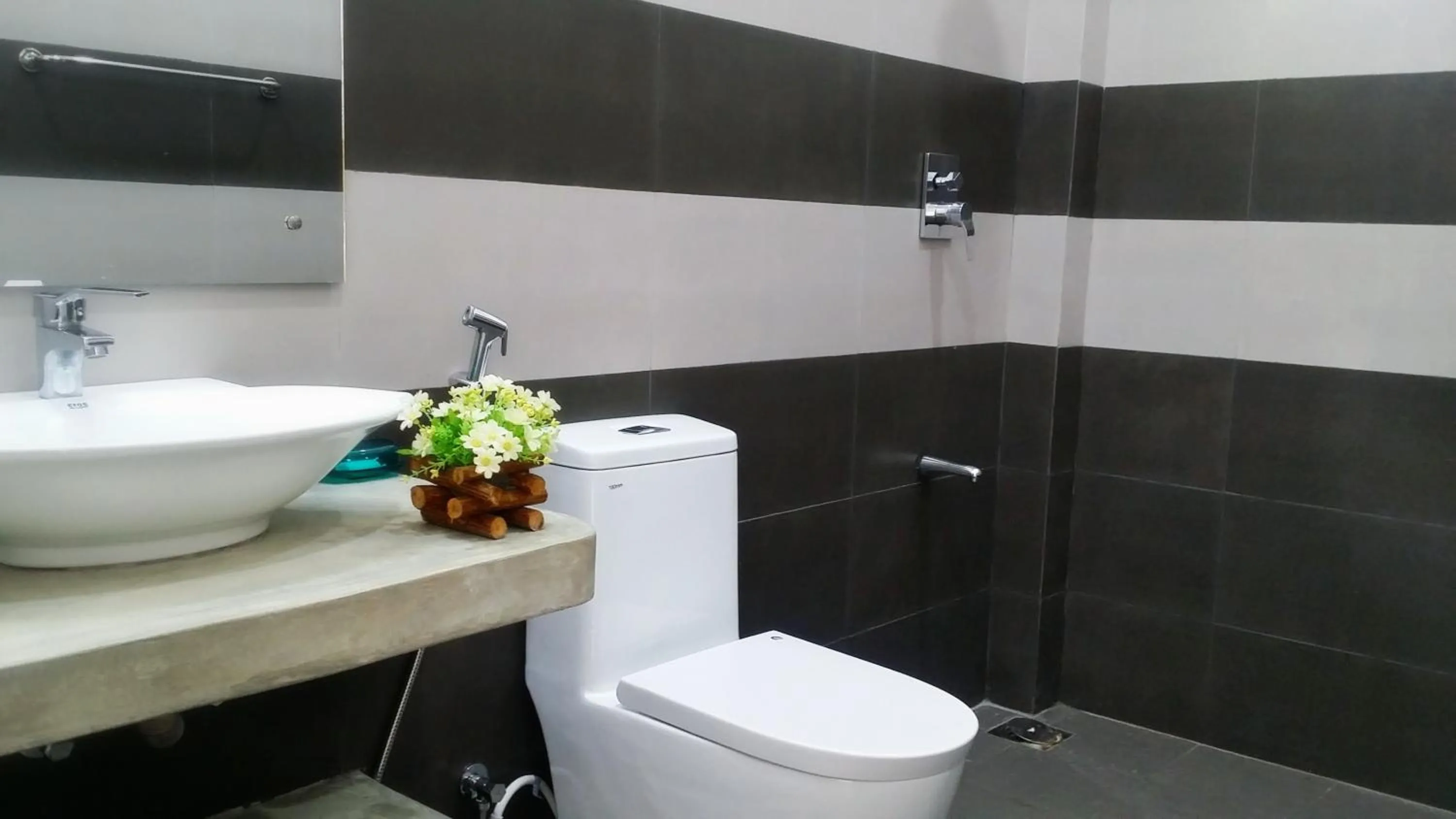 Toilet in Villa Kaetana Lanka Unawatuna