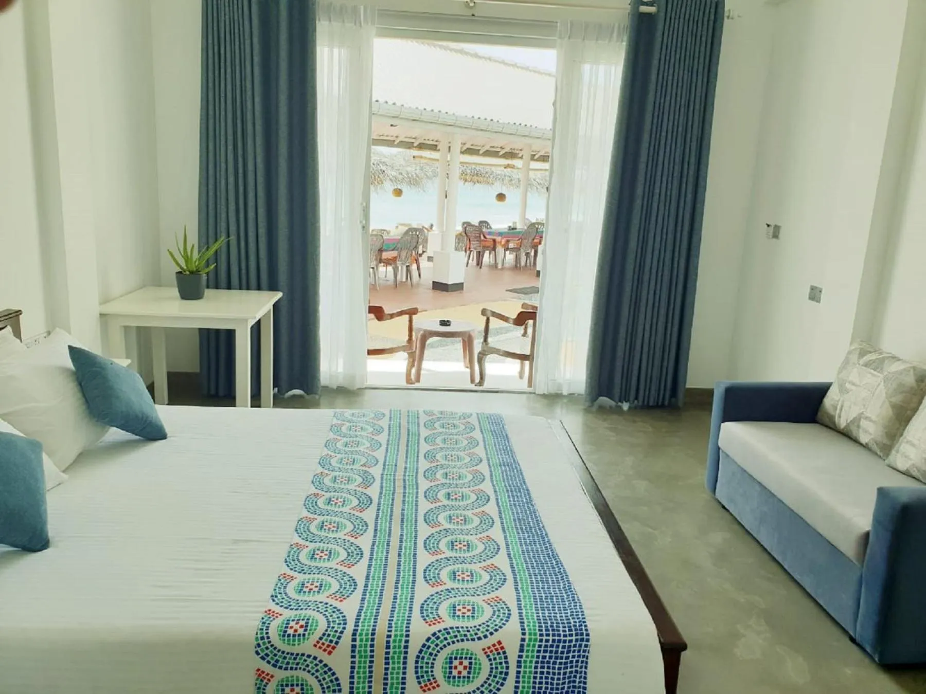 Seating area, Bed in Hotel Blue Note