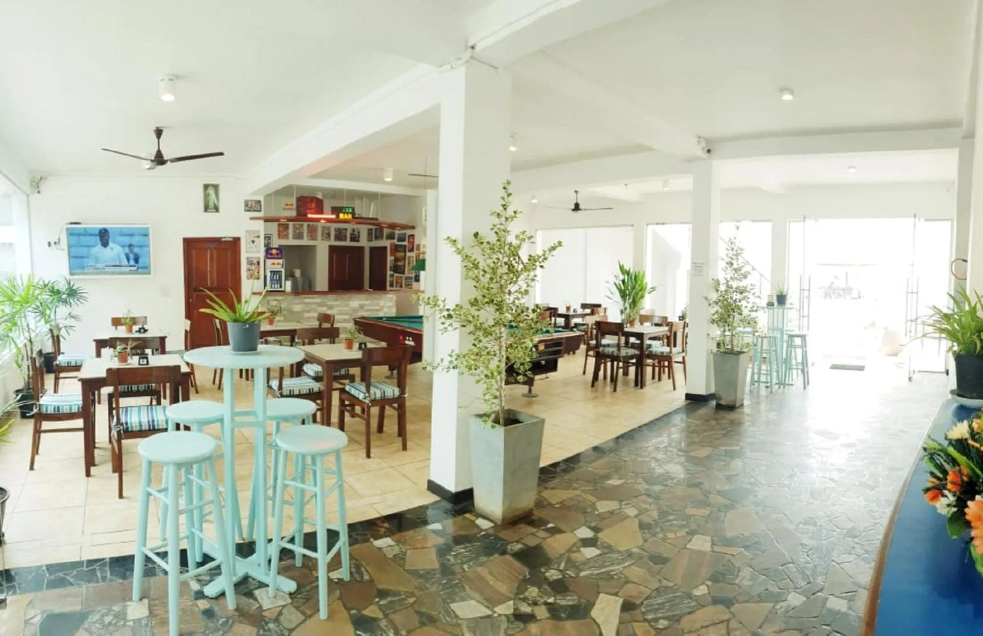 Restaurant/places to eat in Hotel Blue Note