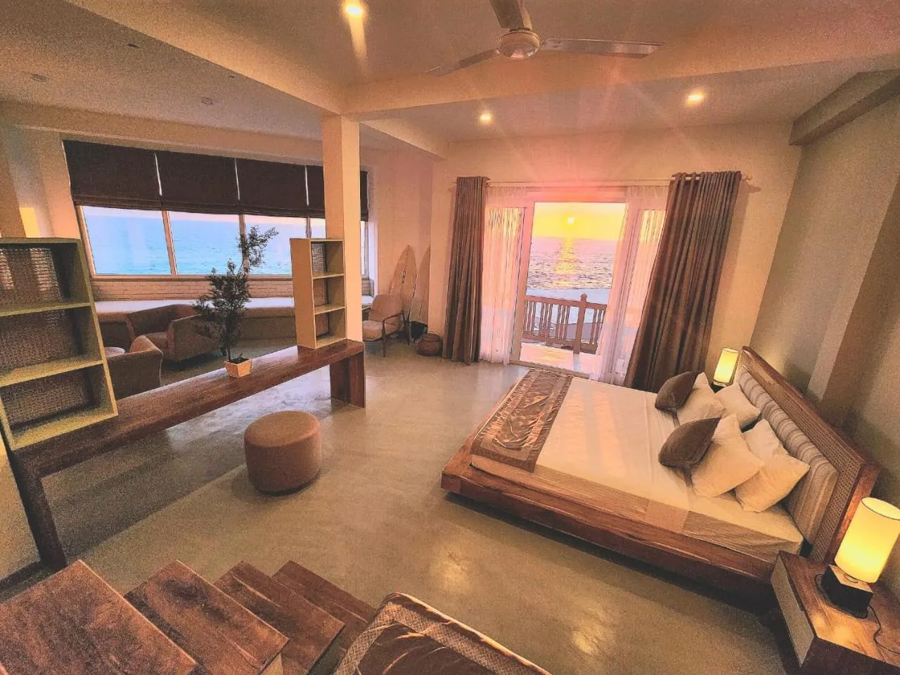 Seating area, Bed in Hotel Blue Note