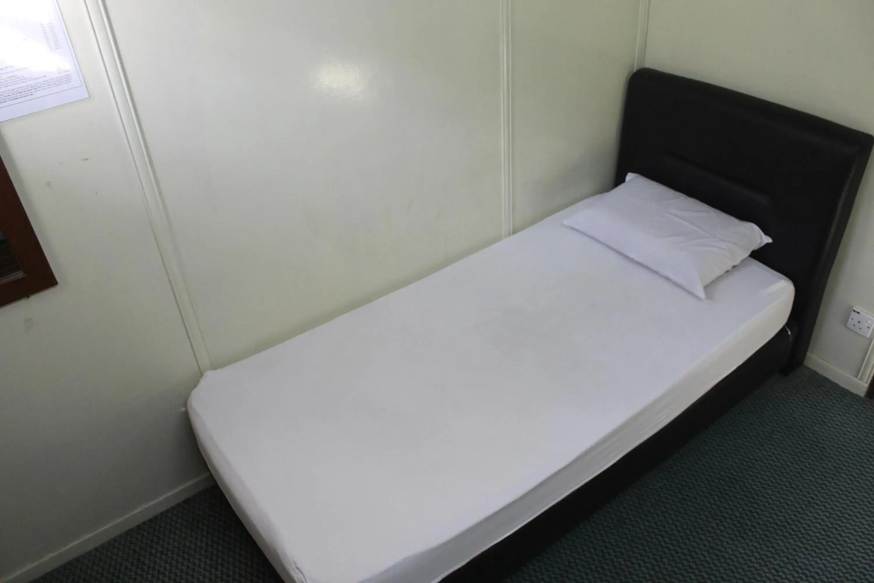 Single Room with Shared Bathroom in Old Penang Hotel - Trang Road Single Room with Shared Bathroom in Old Penang Hotel - Trang Road