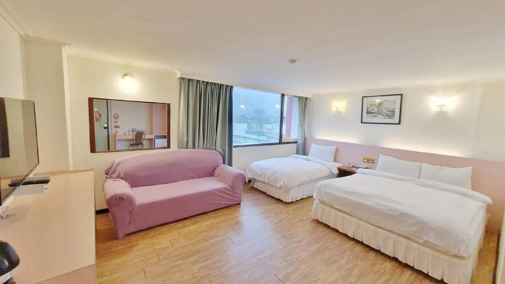 Swimming pool, Bed in Apple Hotel