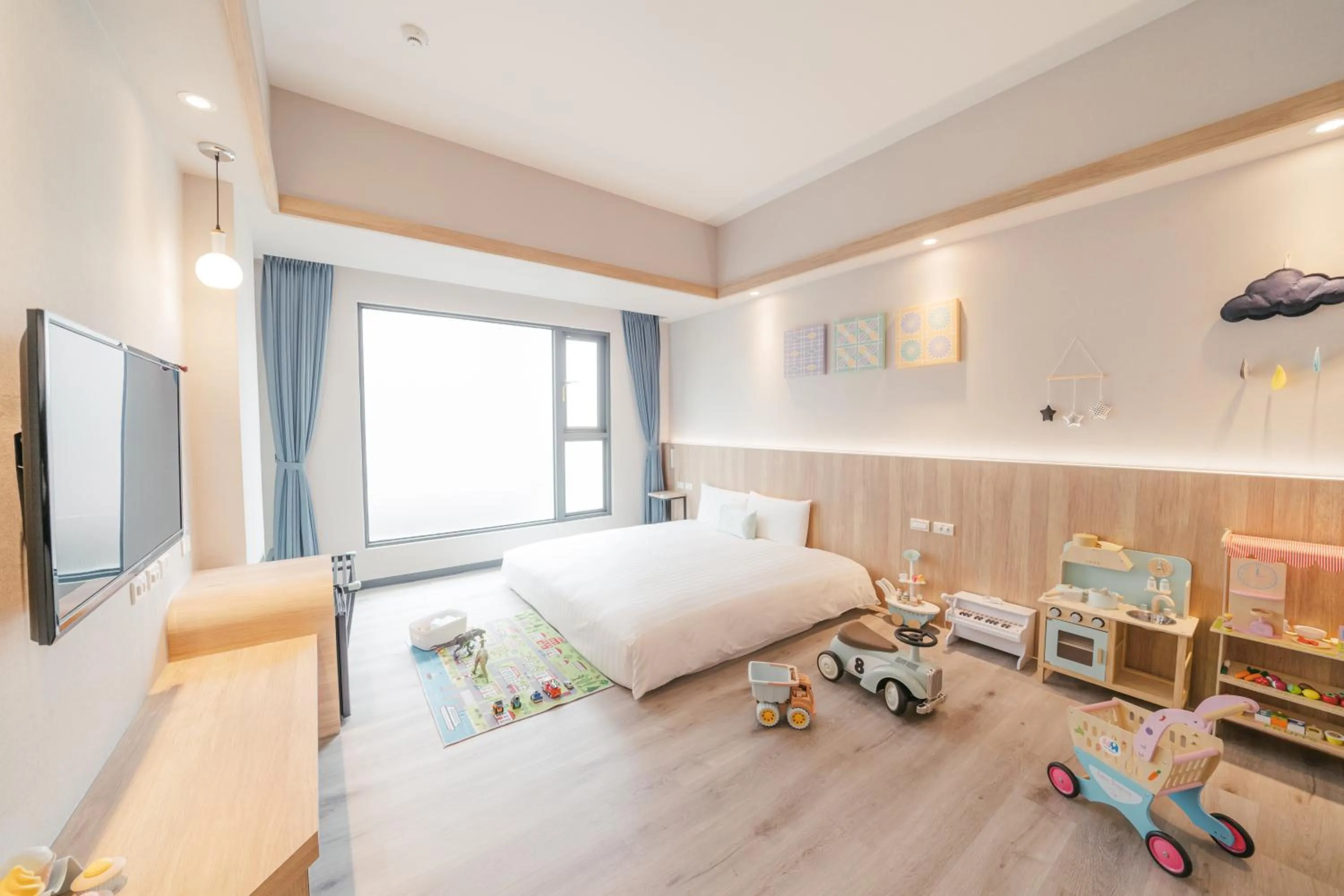 Children play ground, Bed in Hotel Liyaou