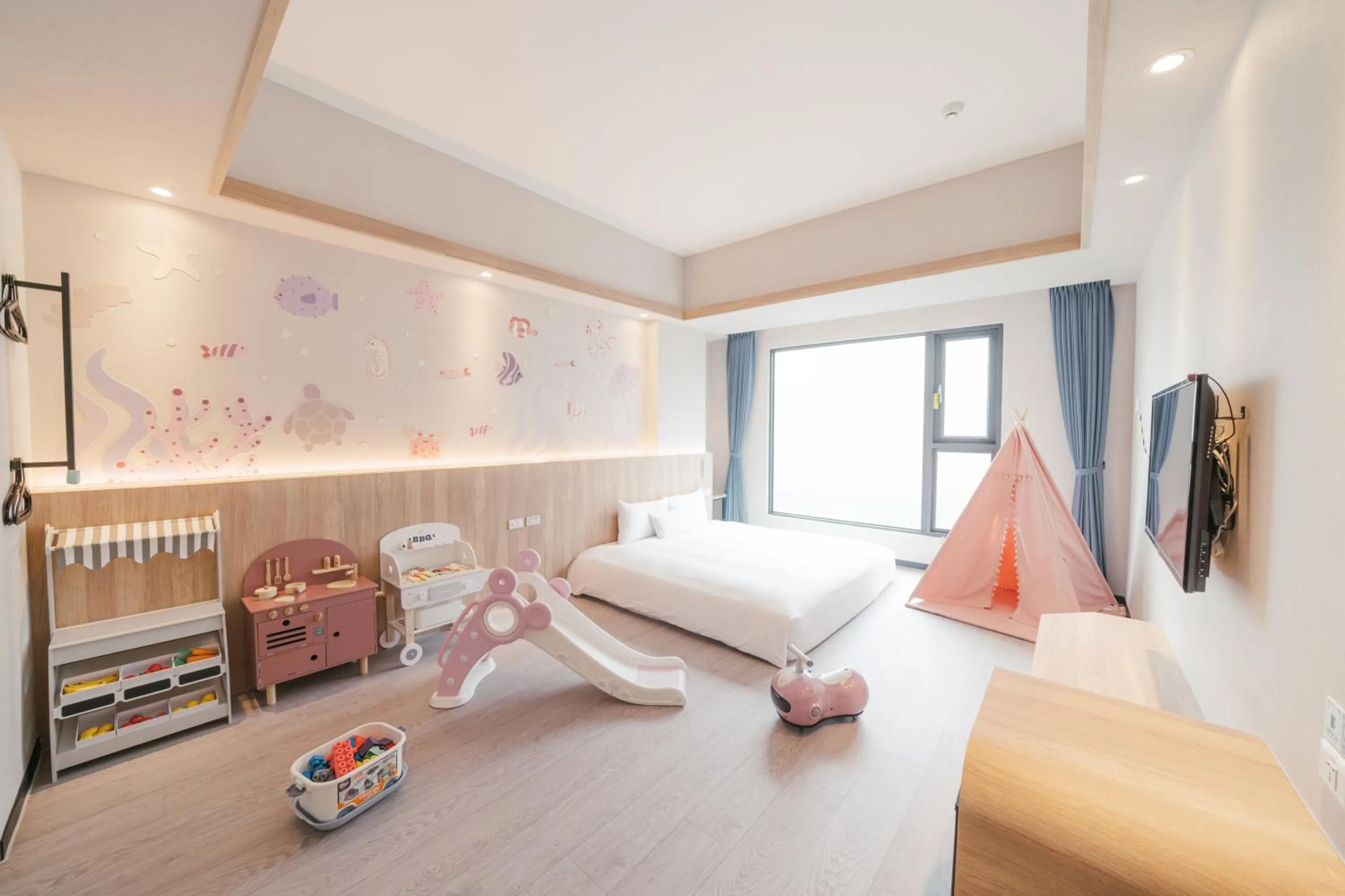 Children play ground, Bed in Hotel Liyaou