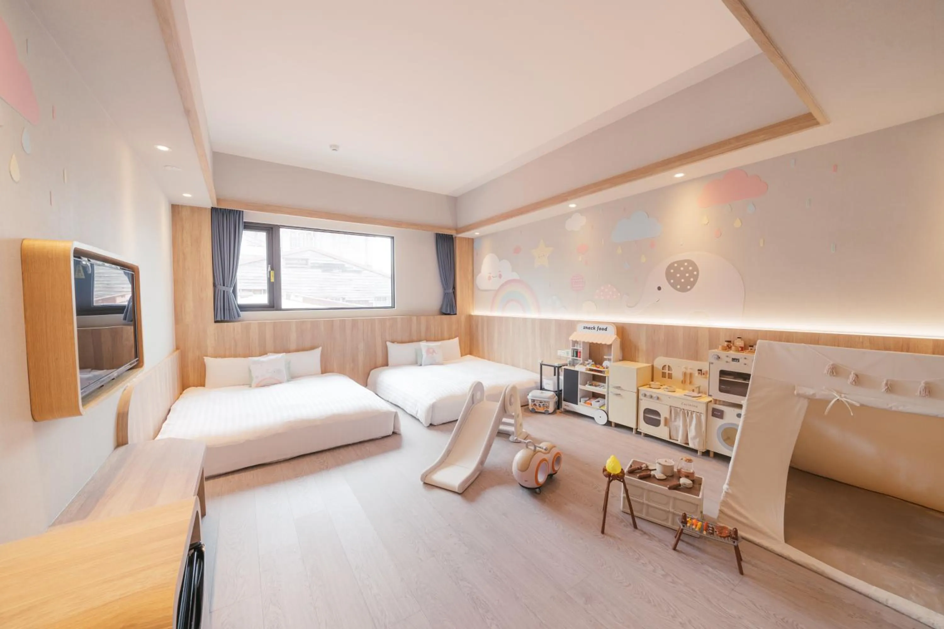 Children play ground, Bed in Hotel Liyaou