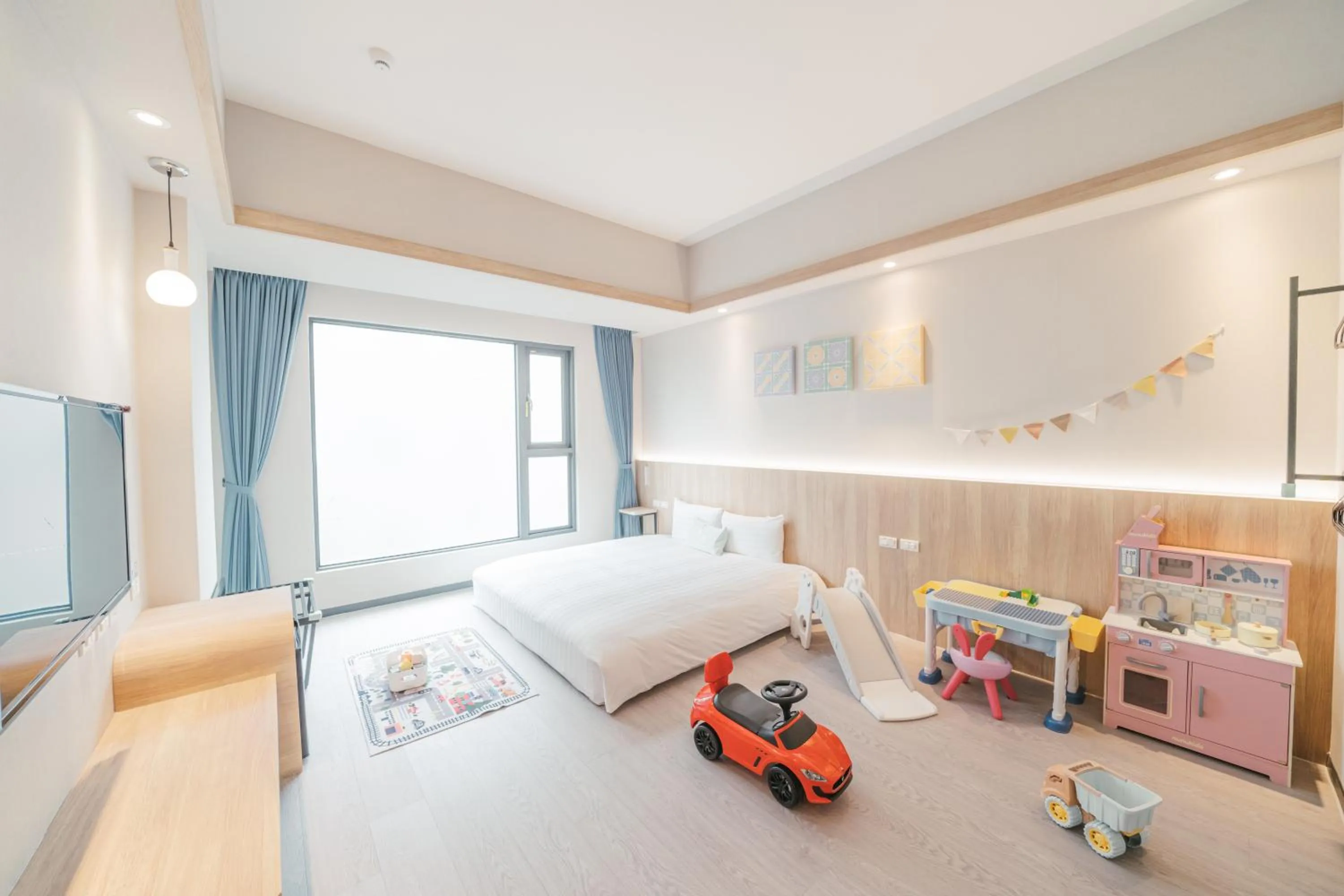 Children play ground, Bed in Hotel Liyaou