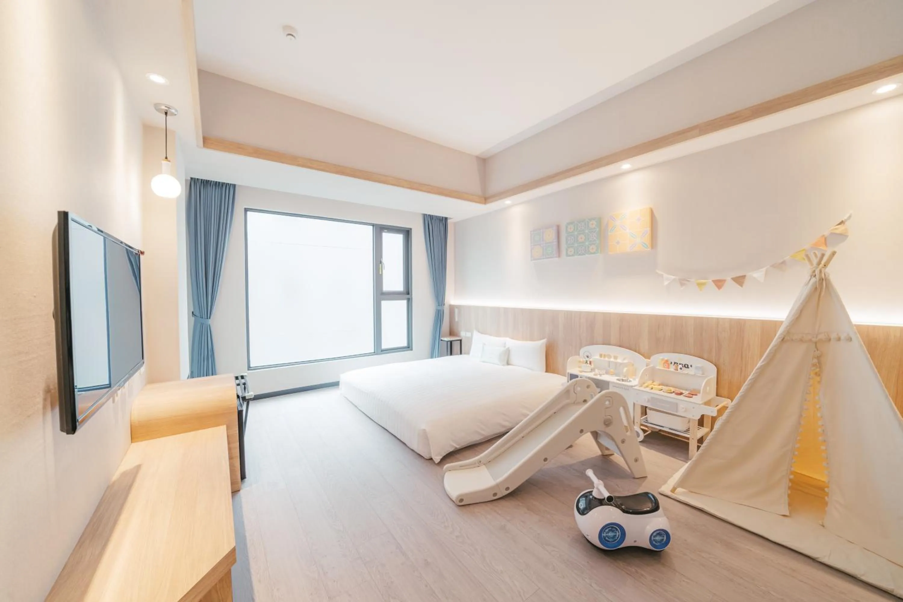 Children play ground, Bed in Hotel Liyaou