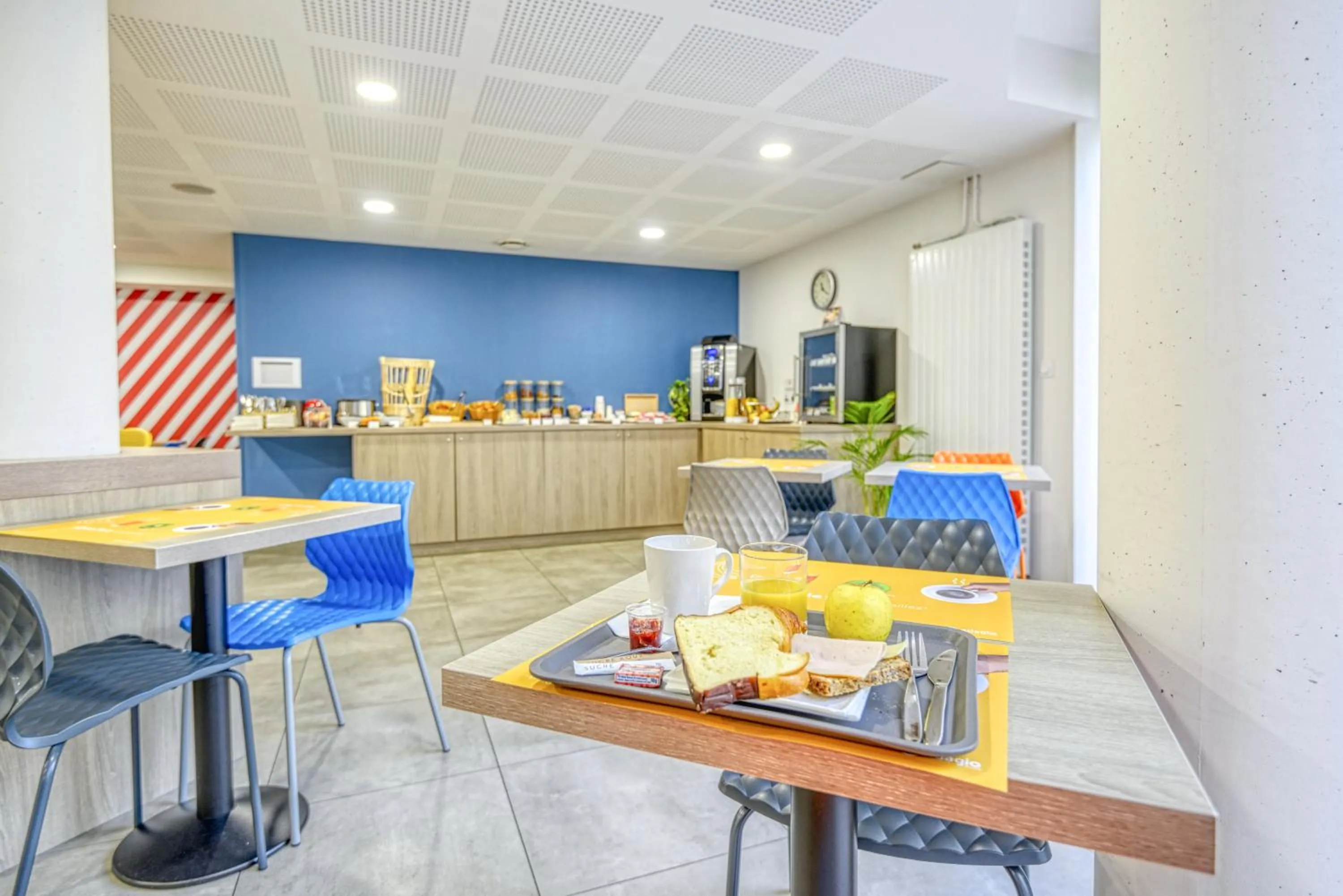 Food and drinks in Aparthotel Adagio Access Saint Nazaire