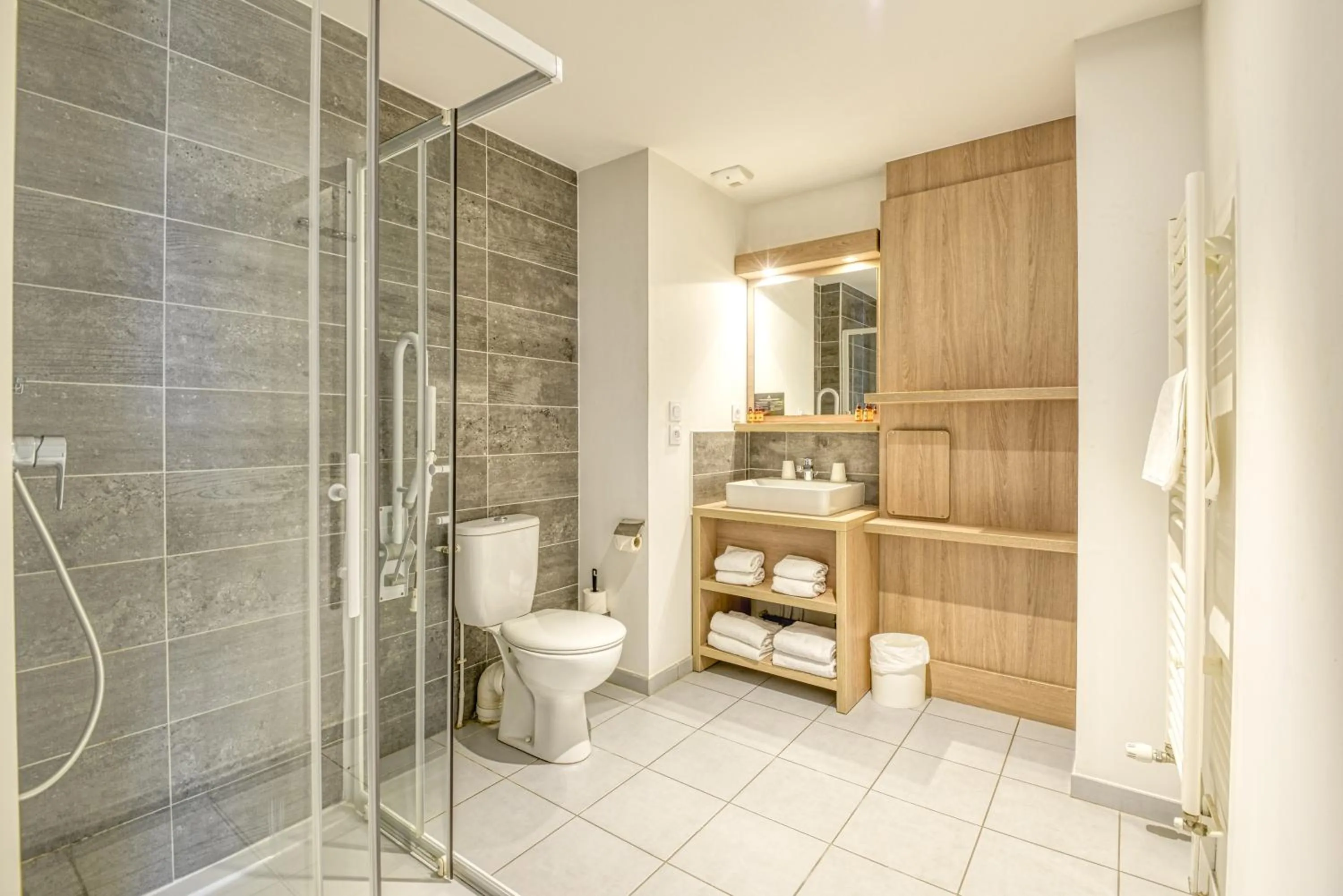 Shower in Aparthotel Adagio Access Saint Nazaire