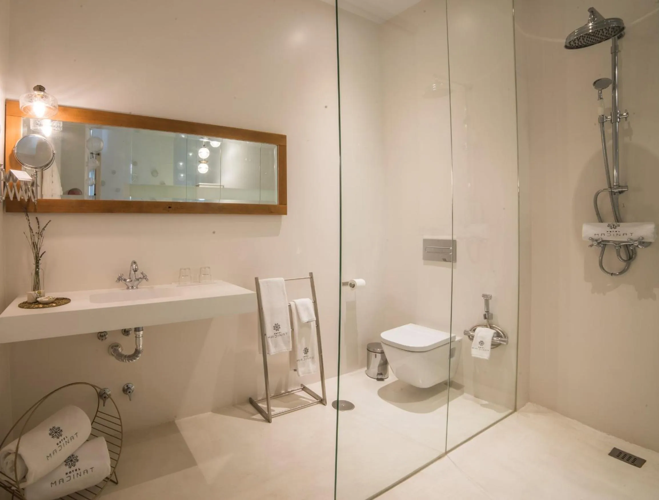 Shower in Hotel Madinat