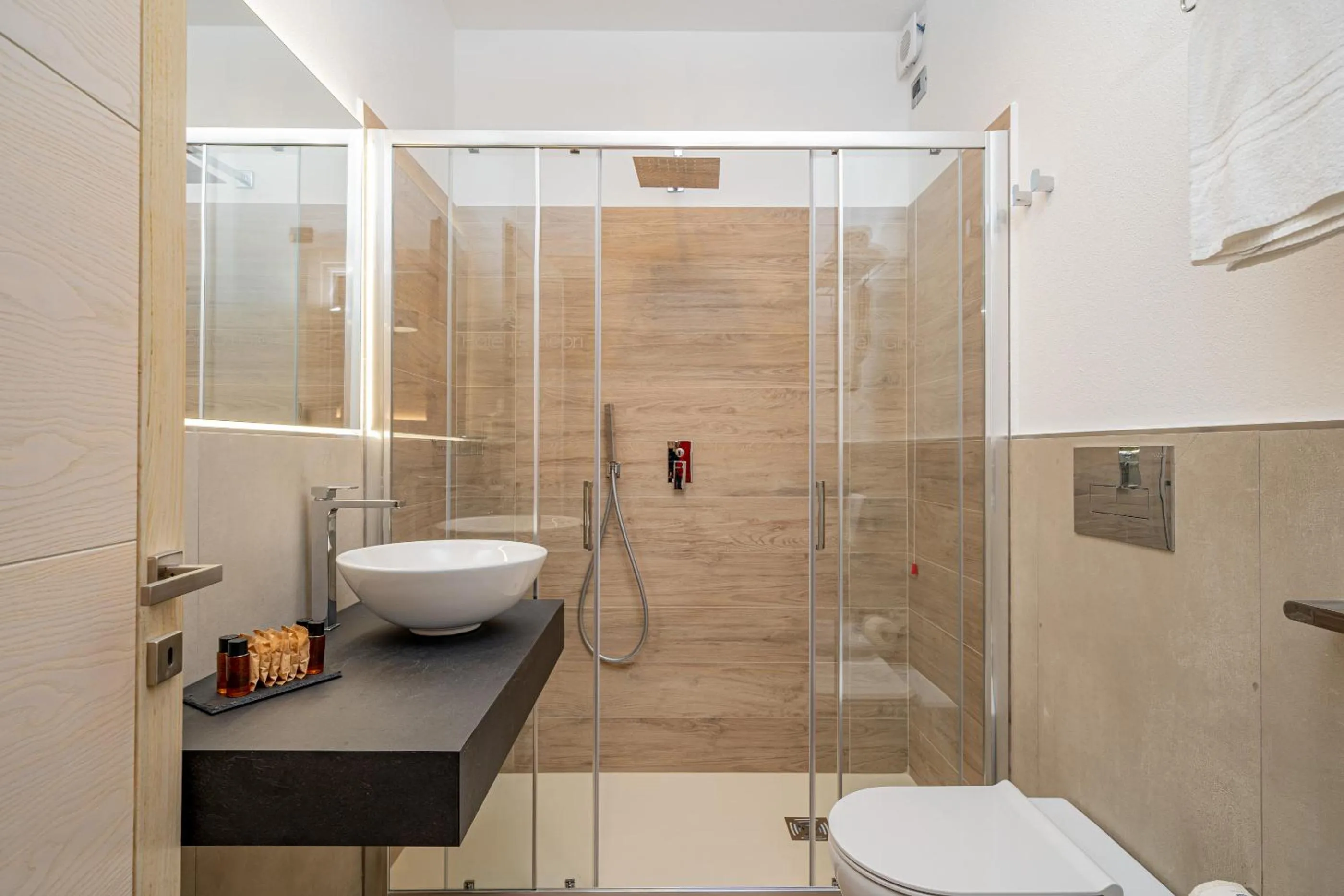 Shower in I Ginepri Hotel