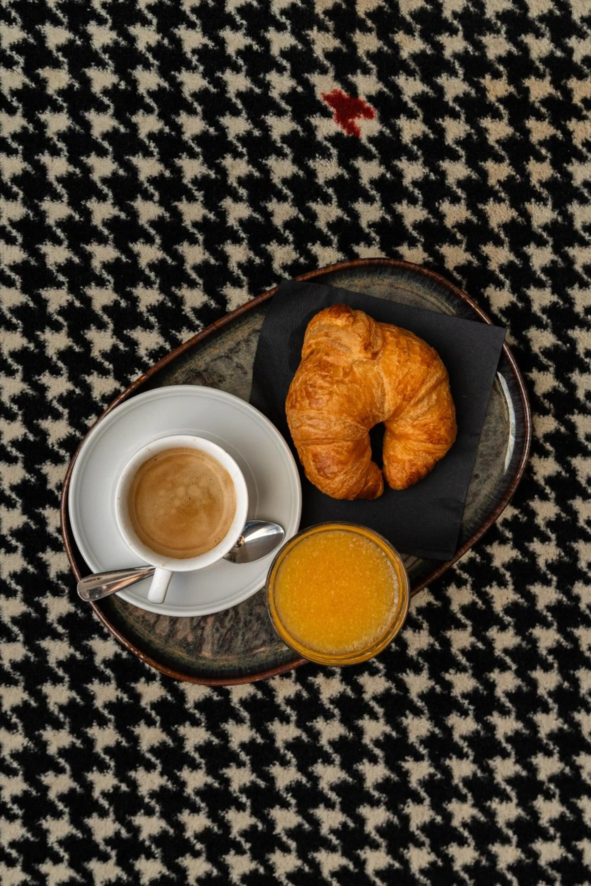 Breakfast in Snob Hotel