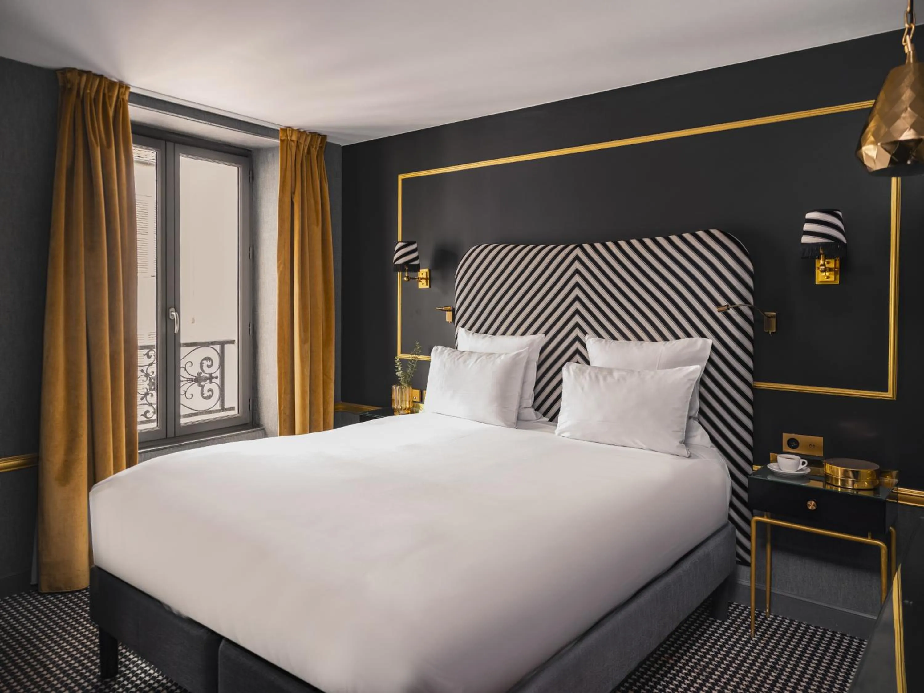 Bedroom, Bed in Snob Hotel