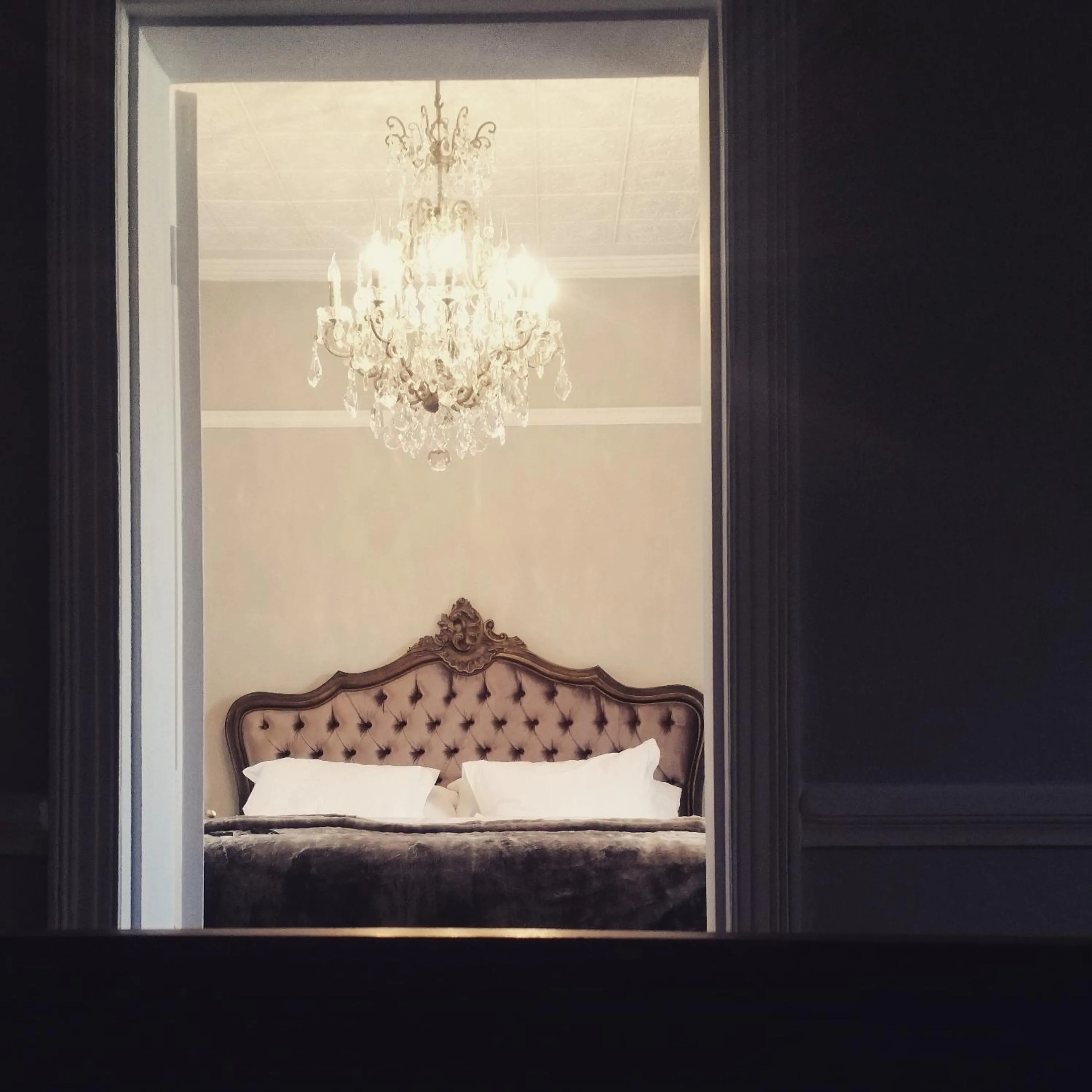 Bed in The Kingsman boutique Hotel