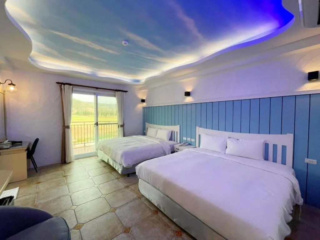 Photo of the whole room, Bed in Island on the Sea