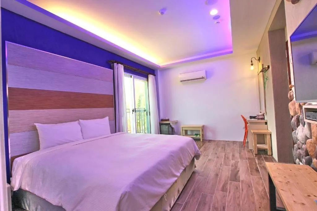 Photo of the whole room, Bed in Island on the Sea