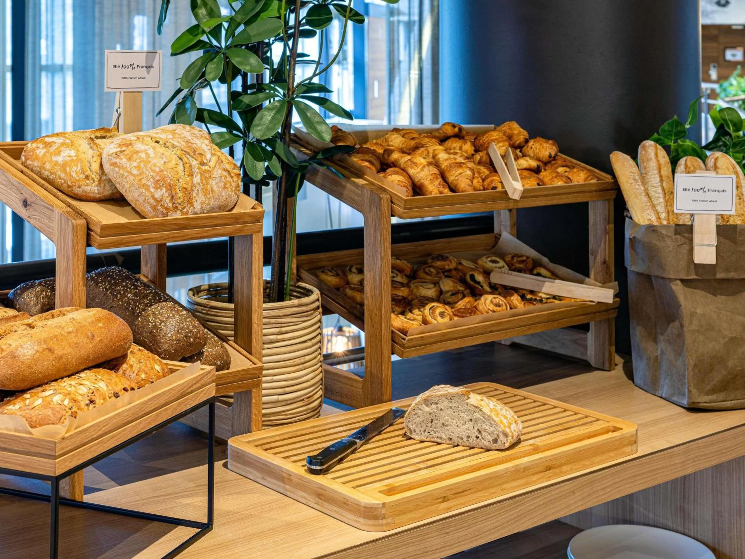 Restaurant/places to eat in Novotel Guwahati GS Road