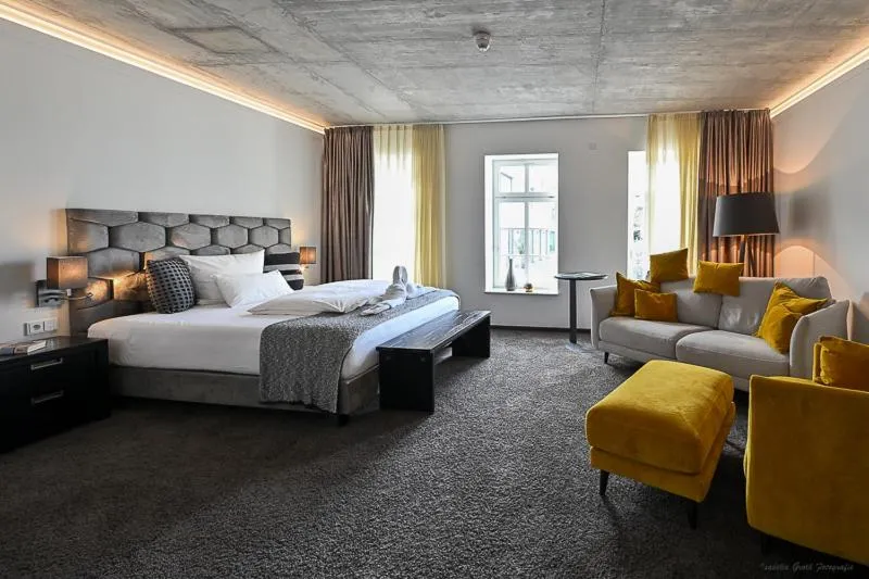 Bed in Höll am Main