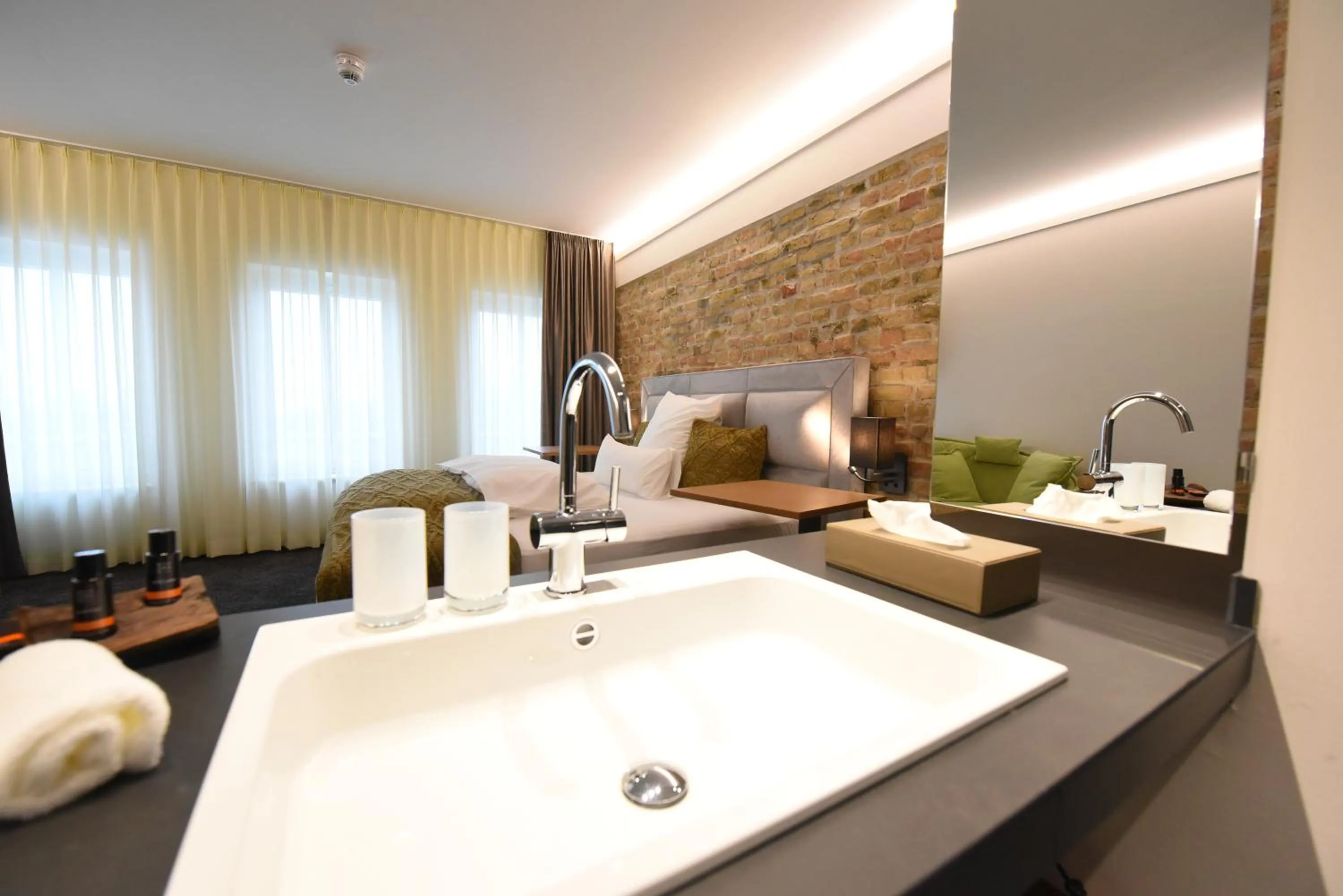 Photo of the whole room in Höll am Main