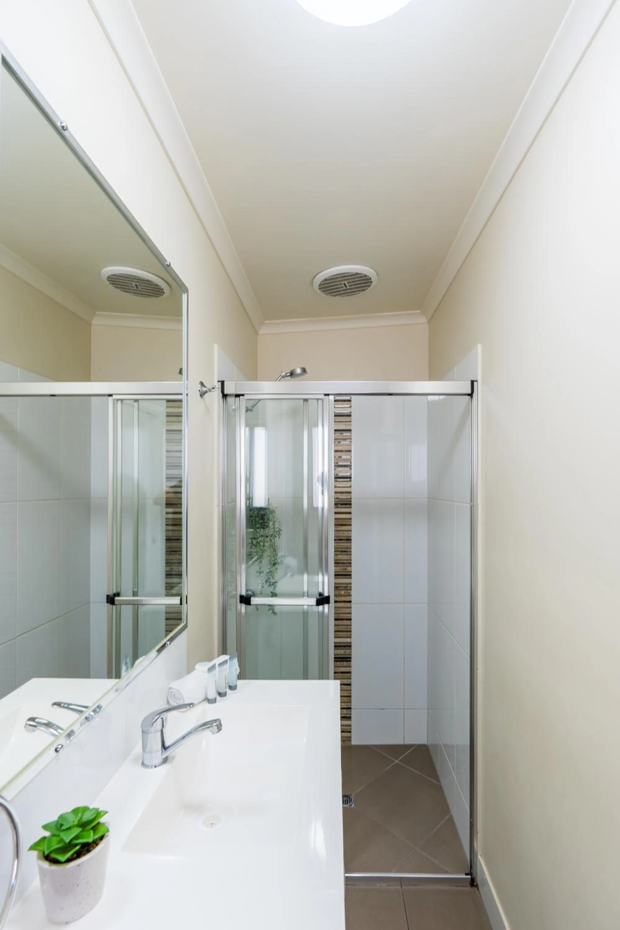 Shower in Tasman Holiday Parks - Rollingstone