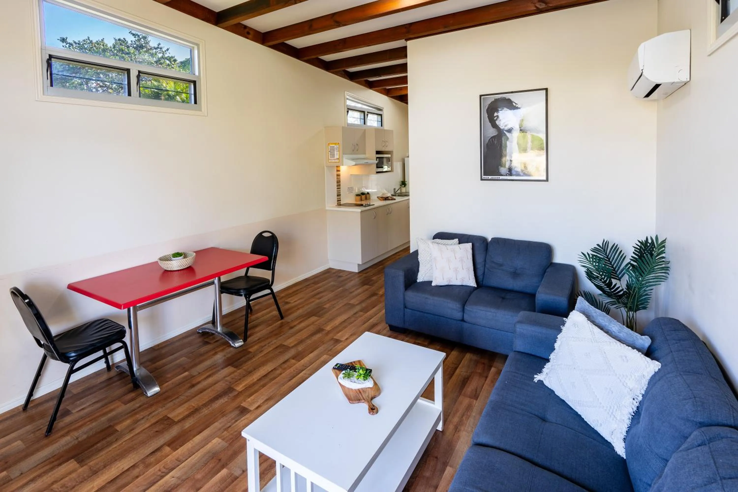 Living room in Tasman Holiday Parks - Rollingstone