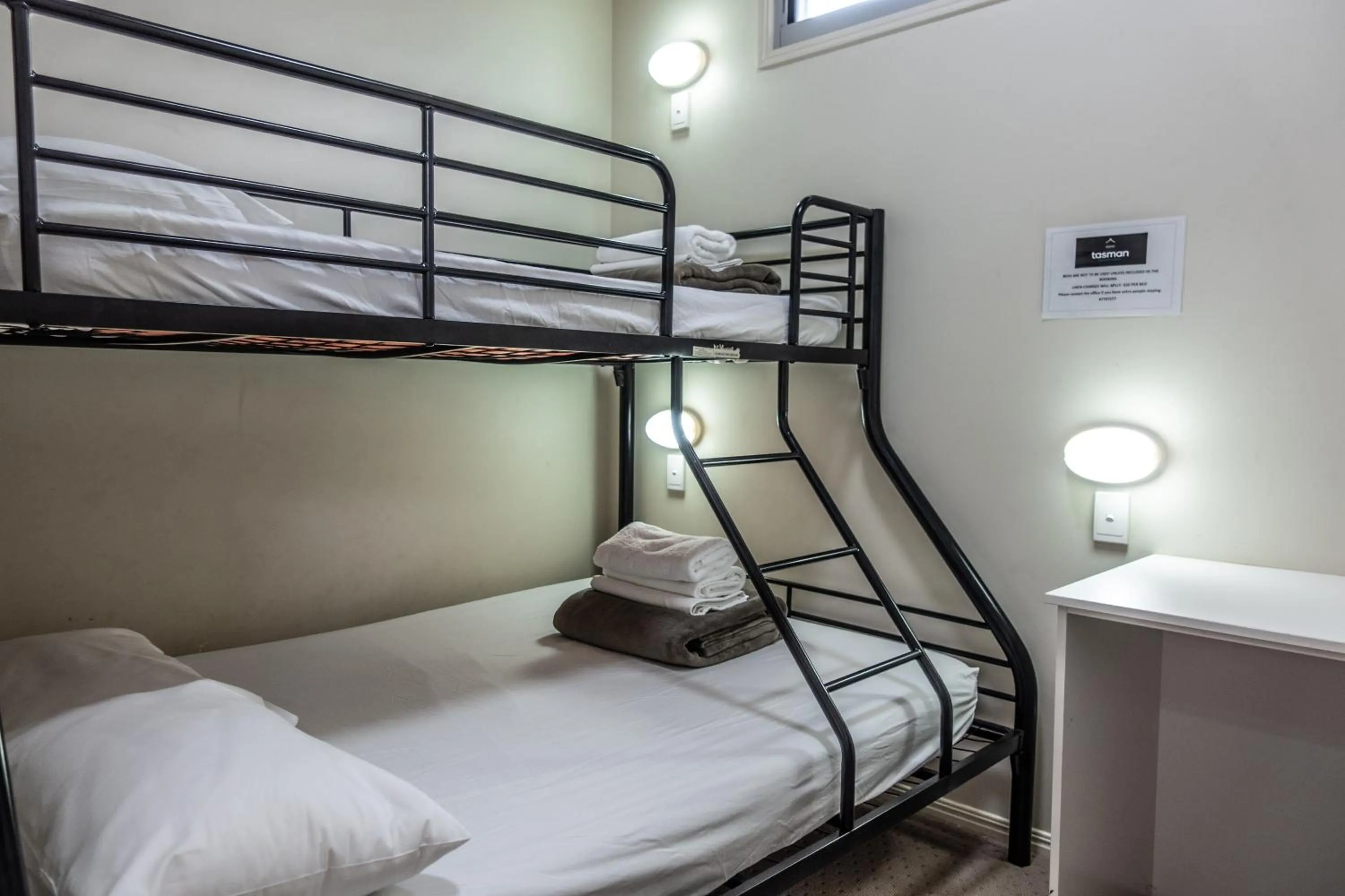 Bed in Tasman Holiday Parks - Rollingstone