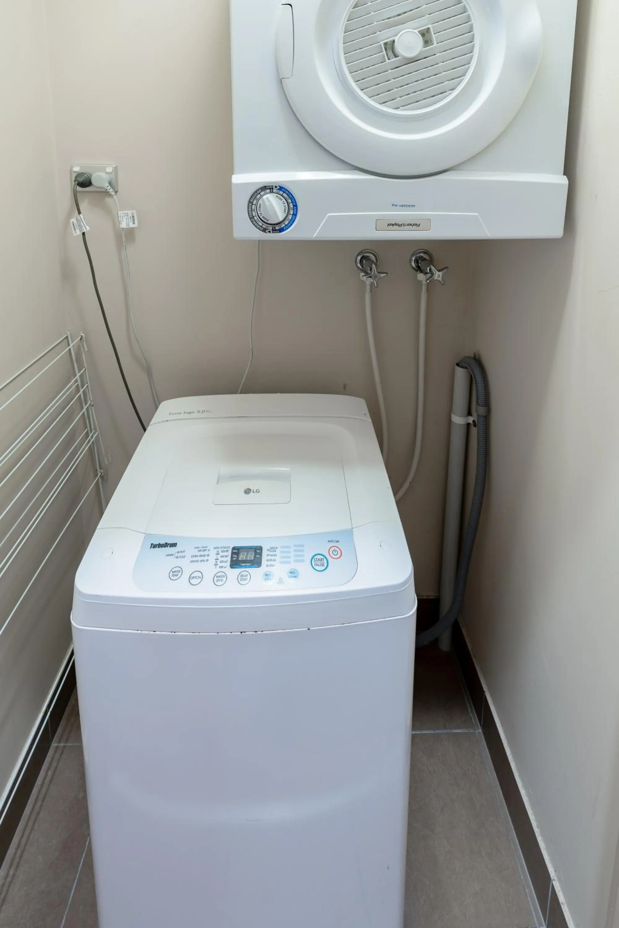 washing machine in Tasman Holiday Parks - Rollingstone