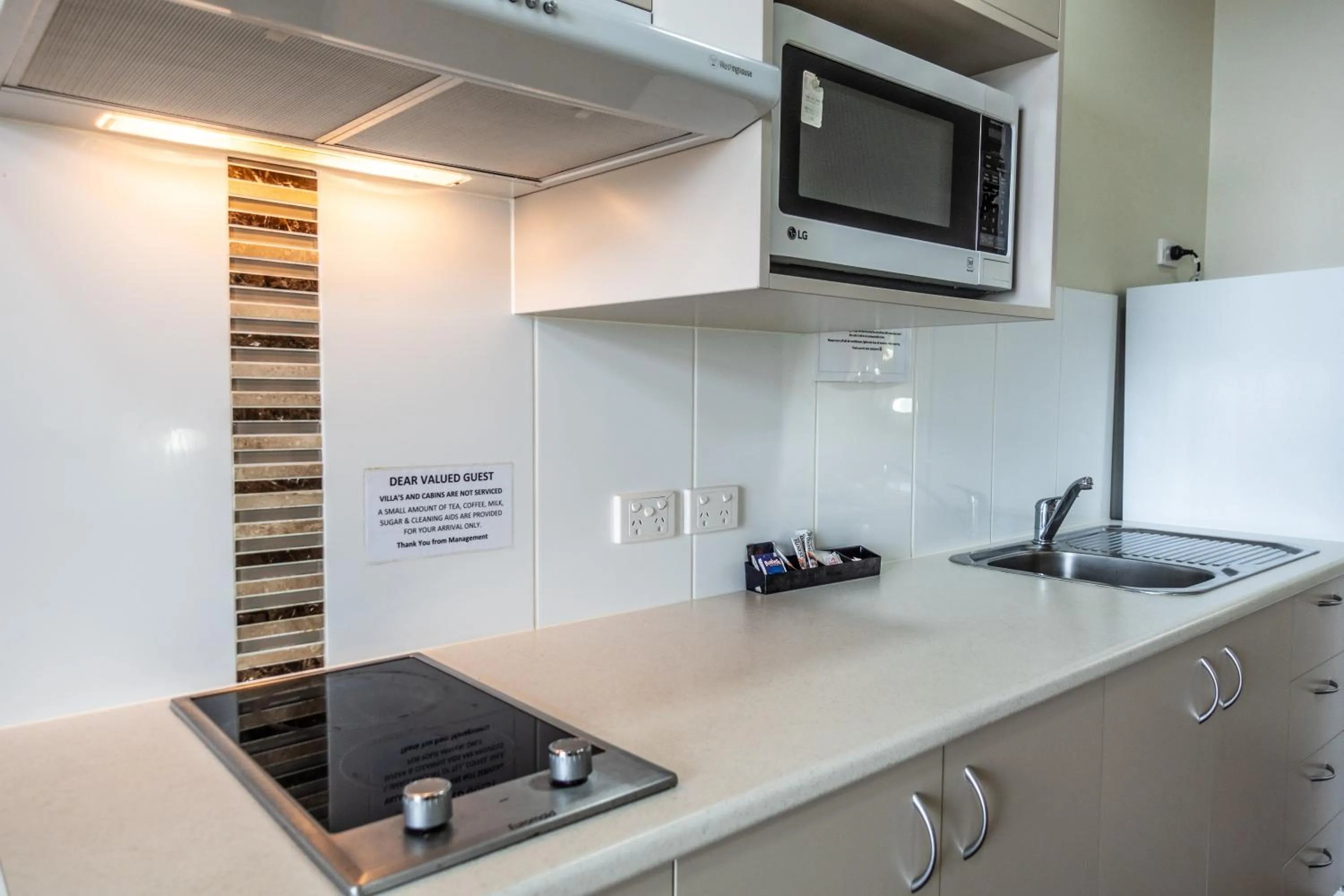 Kitchen or kitchenette in Tasman Holiday Parks - Rollingstone