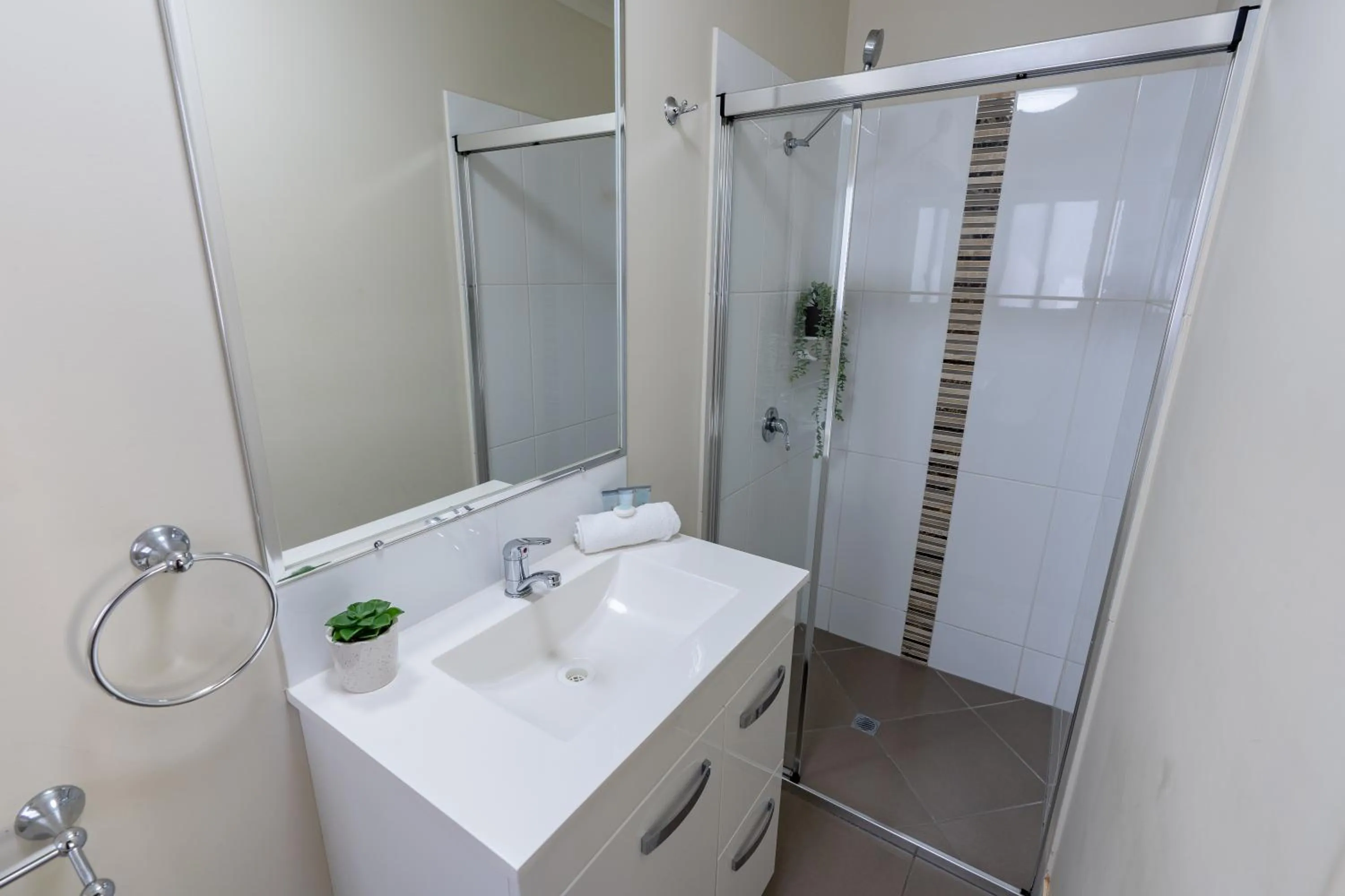 Shower in Tasman Holiday Parks - Rollingstone