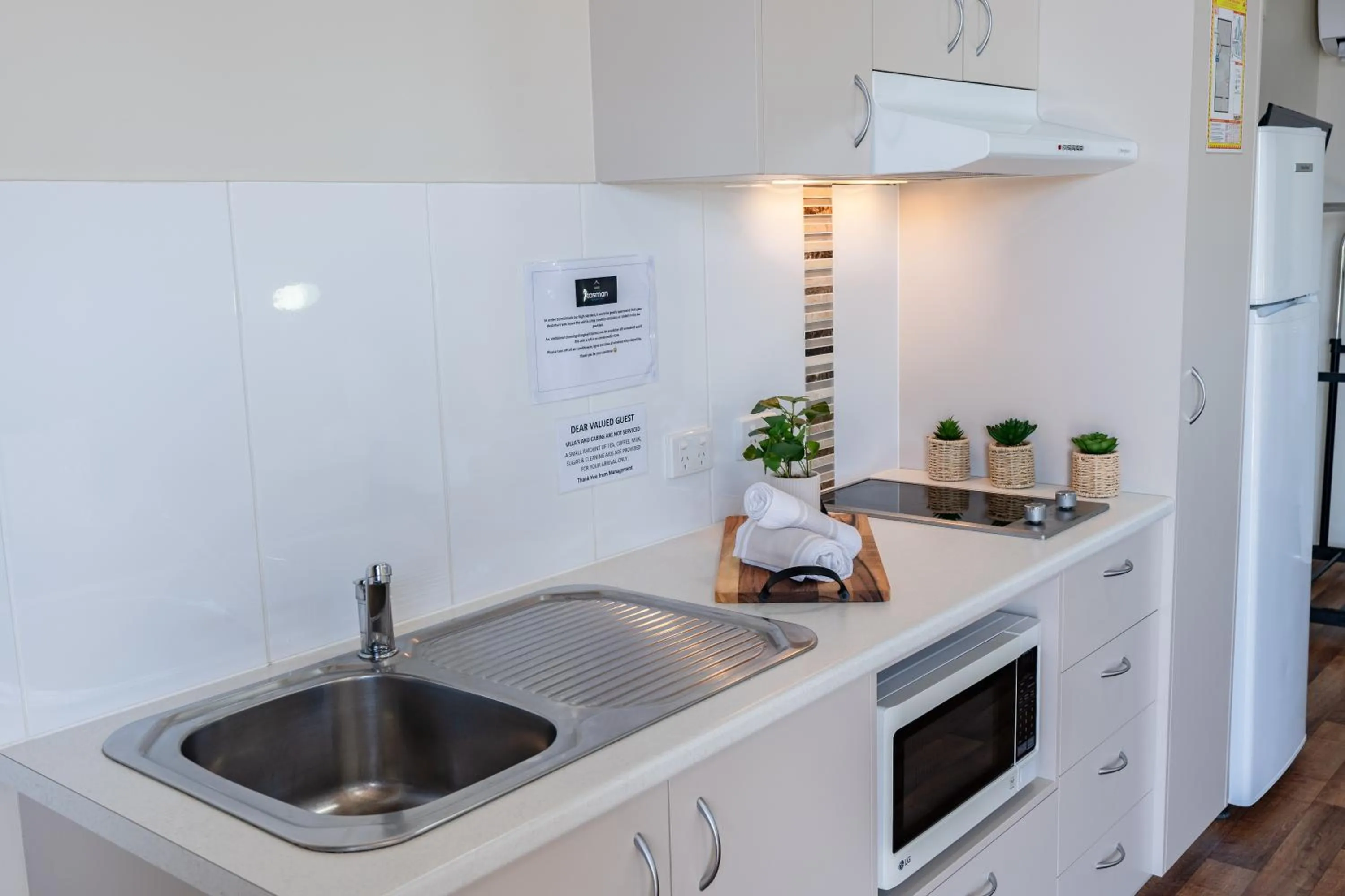 Kitchen or kitchenette in Tasman Holiday Parks - Rollingstone