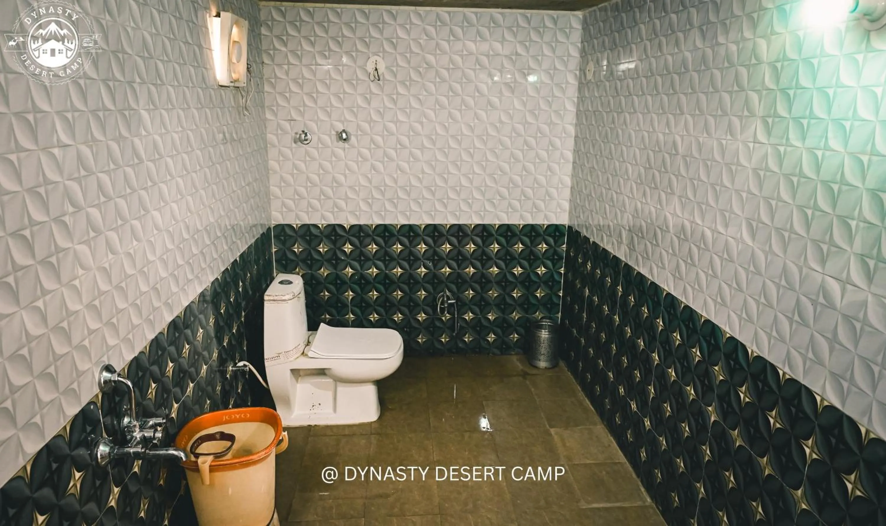Shower in Dynasty Desert Camp and Resort
