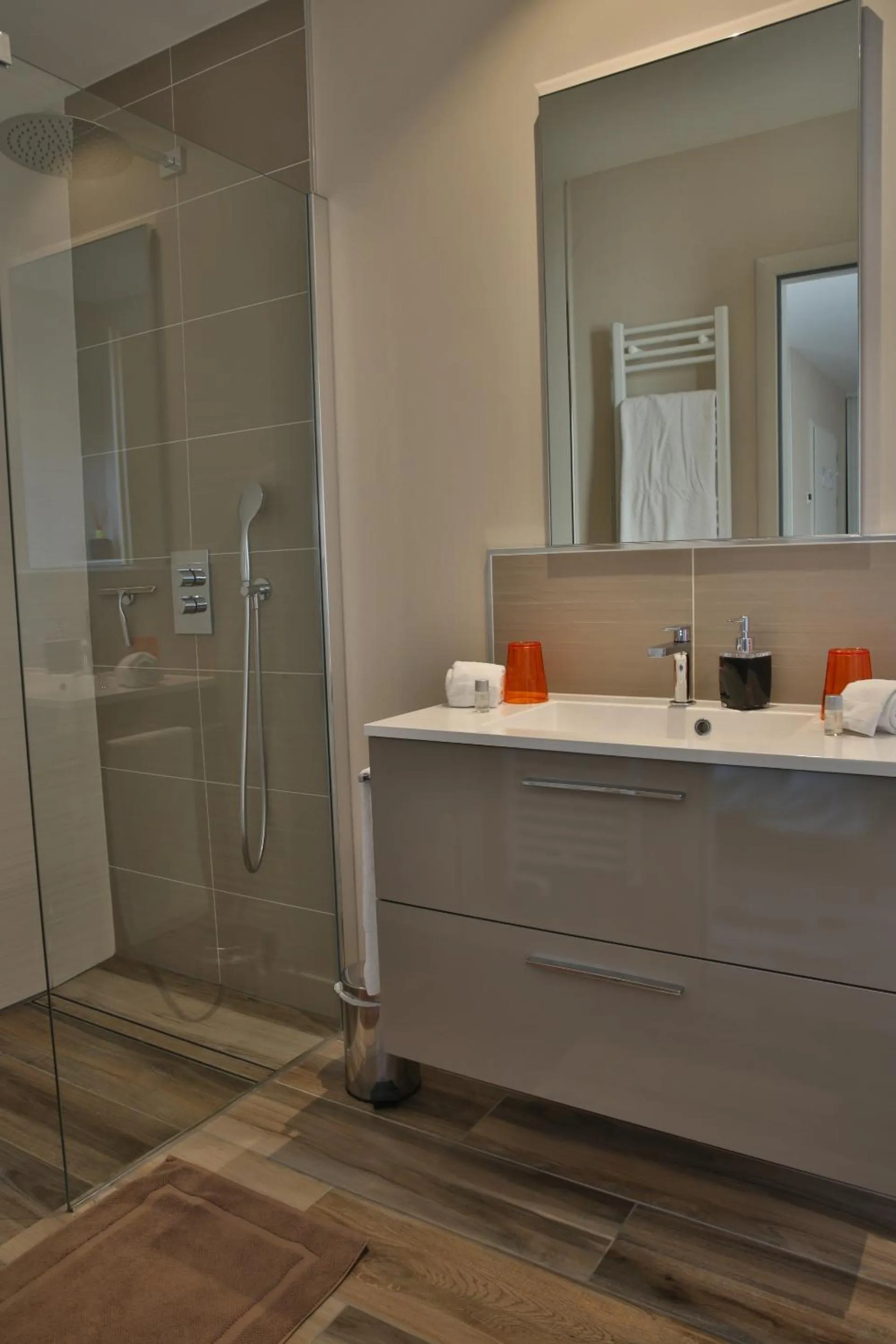 Bathroom in Maison Cube