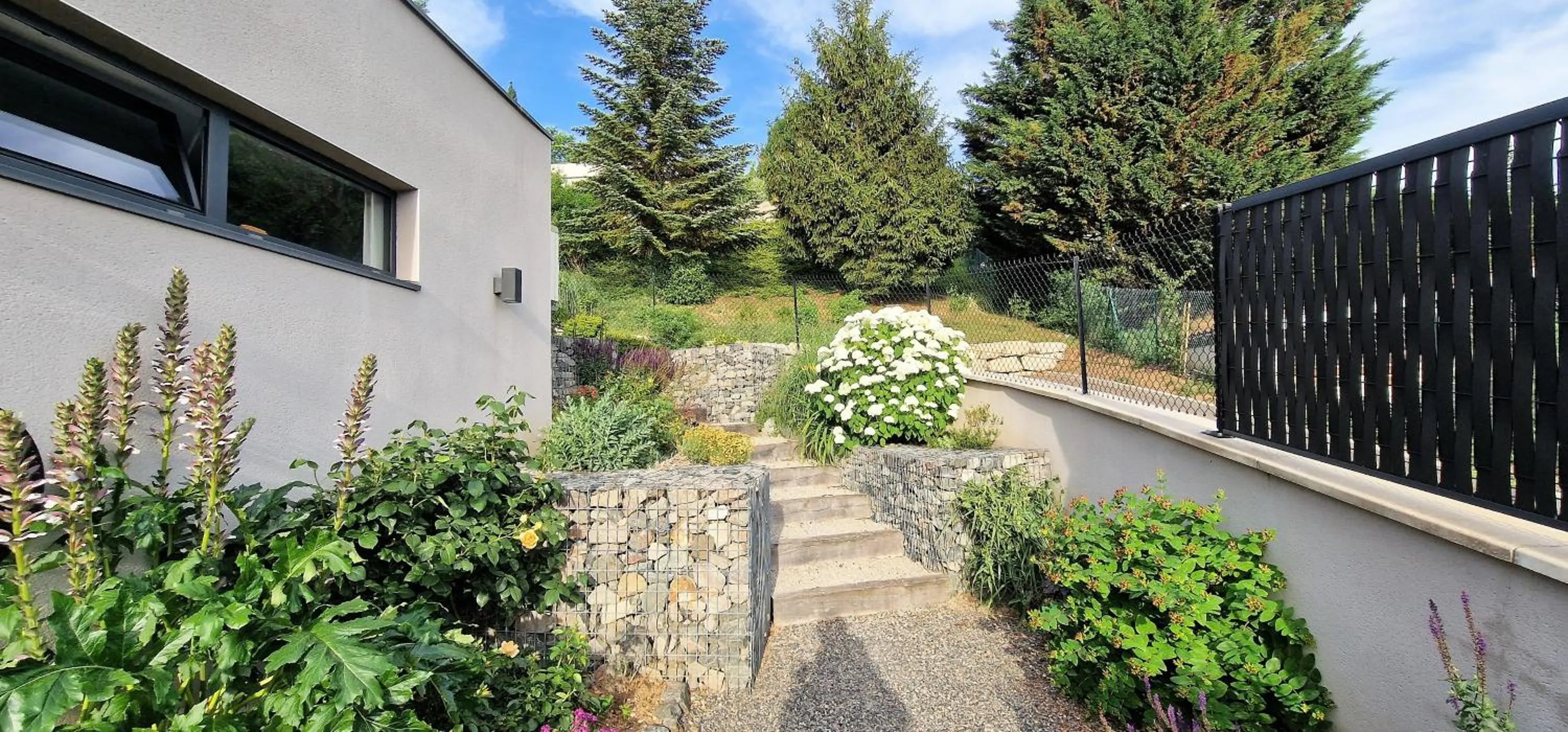 Property building in Maison Cube