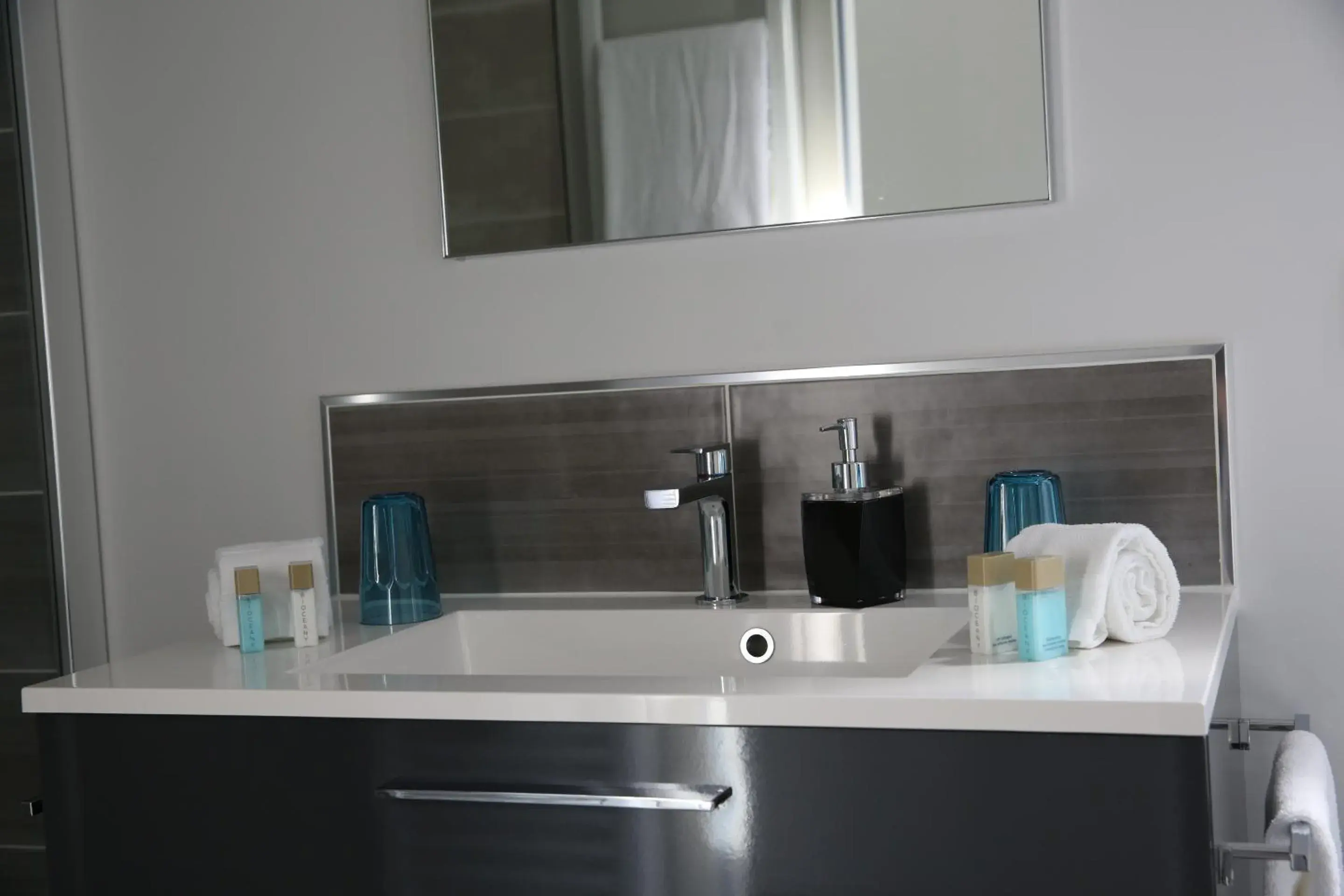 Deluxe Double Room with Shower - single occupancy in Maison Cube Deluxe Double Room with Shower - single occupancy in Maison Cube