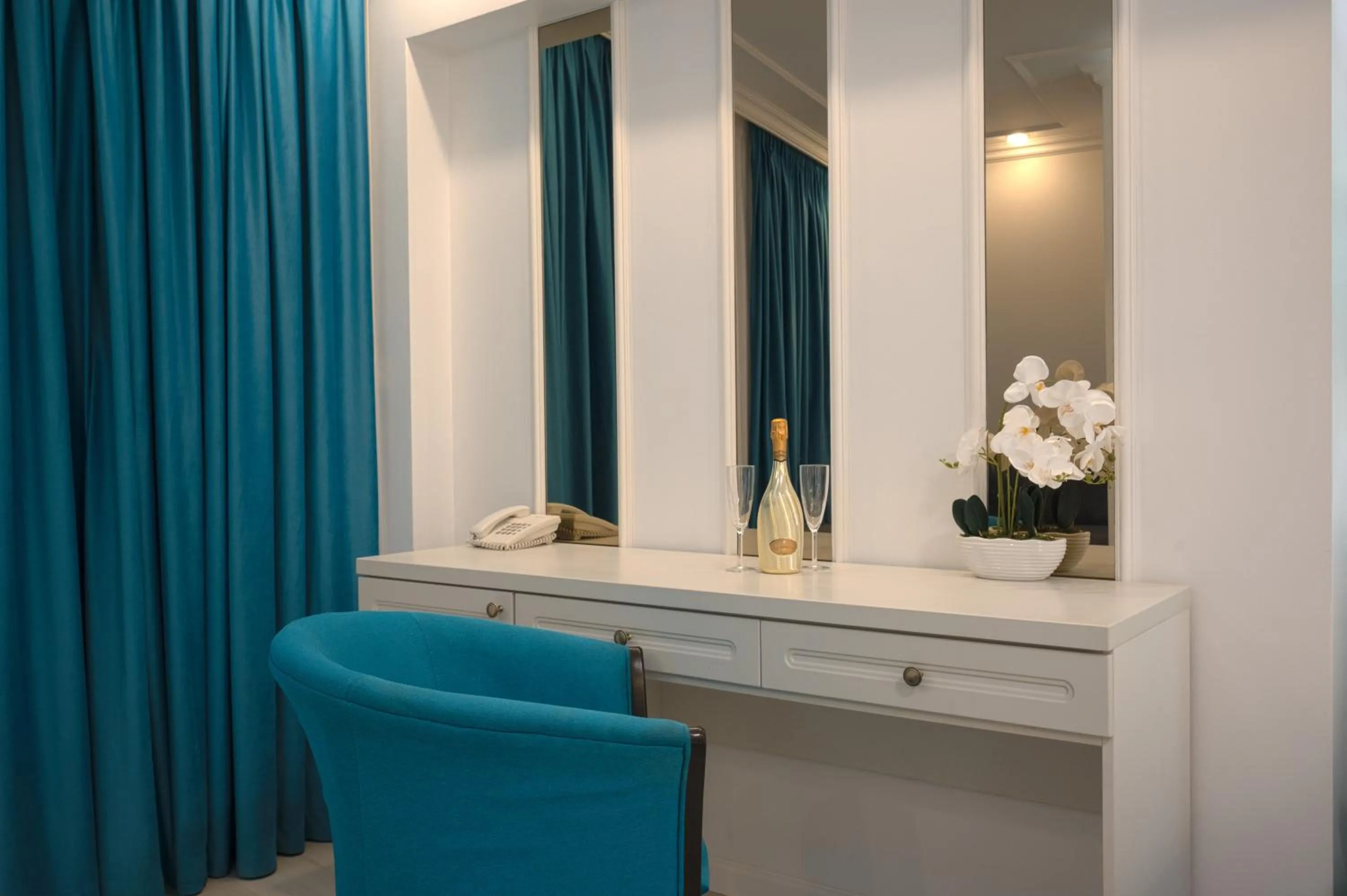 Drinks in Old Town Boutique Hotel