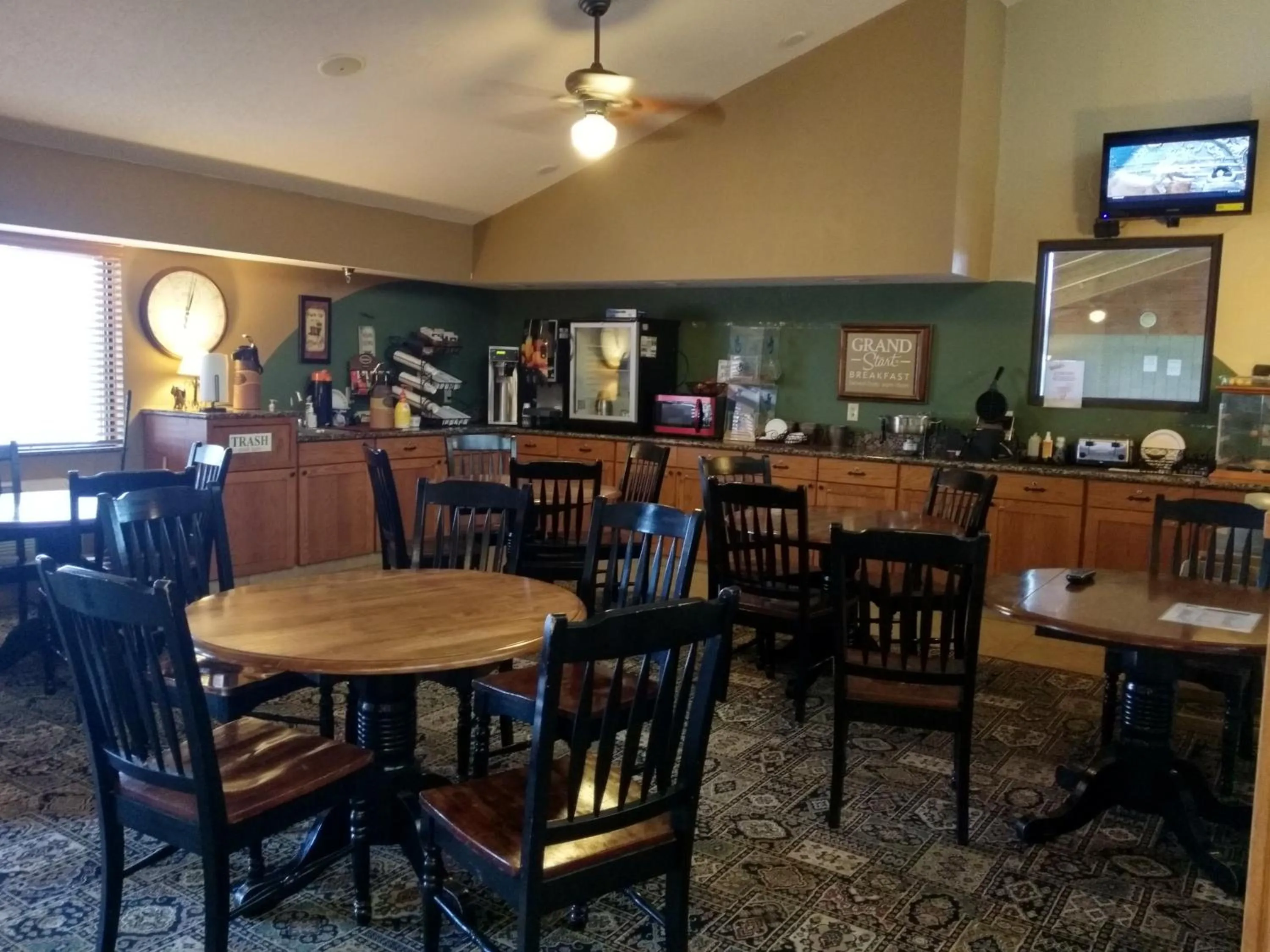 Madelia Hotel & Suites