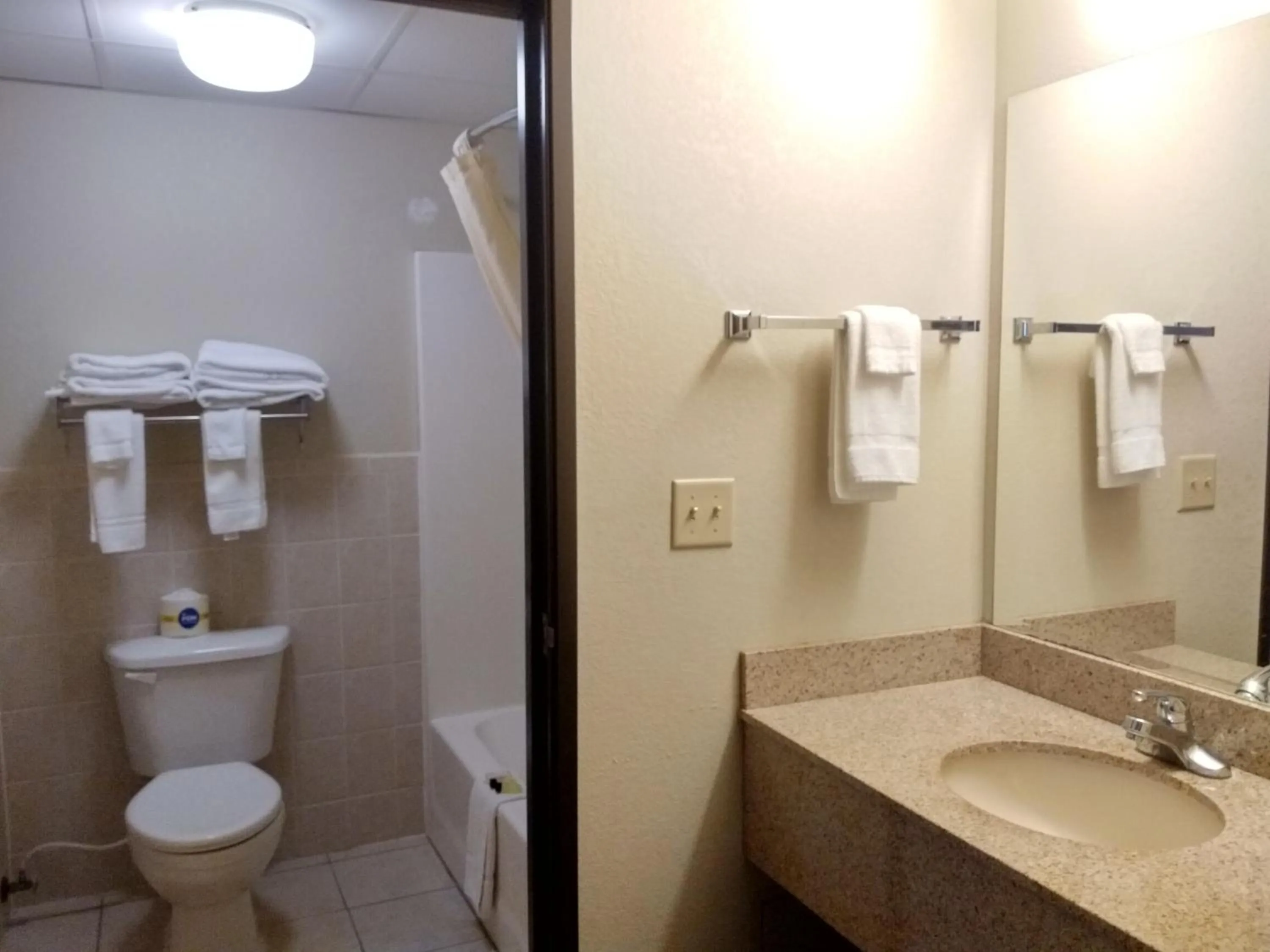 Madelia Hotel & Suites