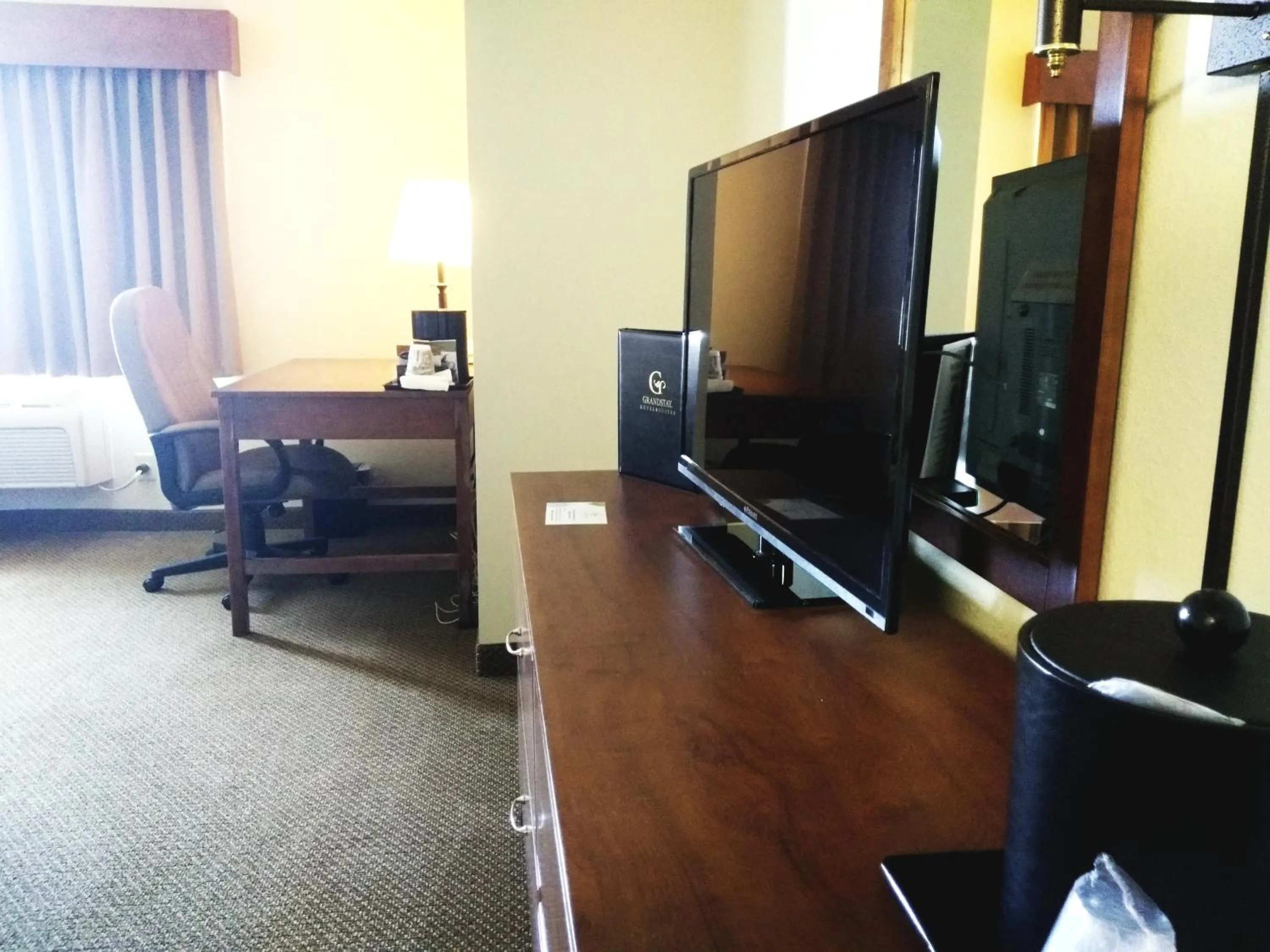 Madelia Hotel & Suites