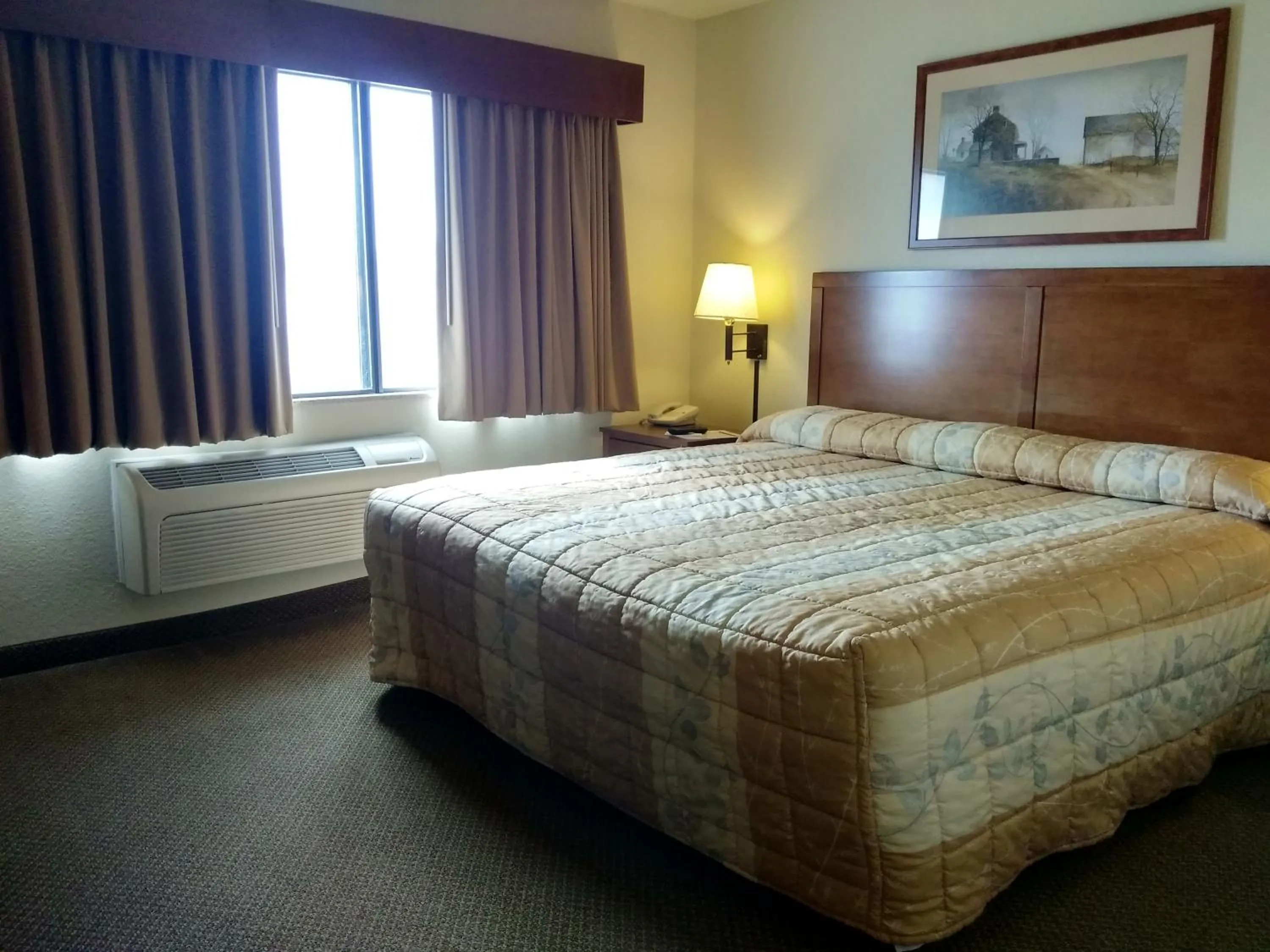 Bed in Madelia Hotel & Suites